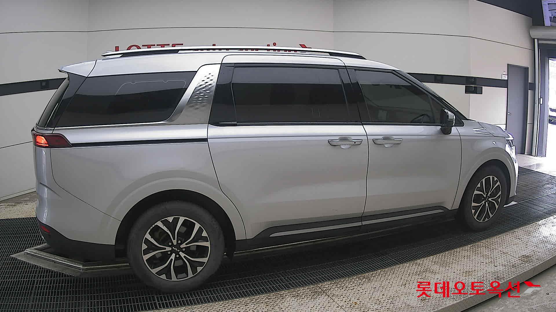 2022 - kia carnival