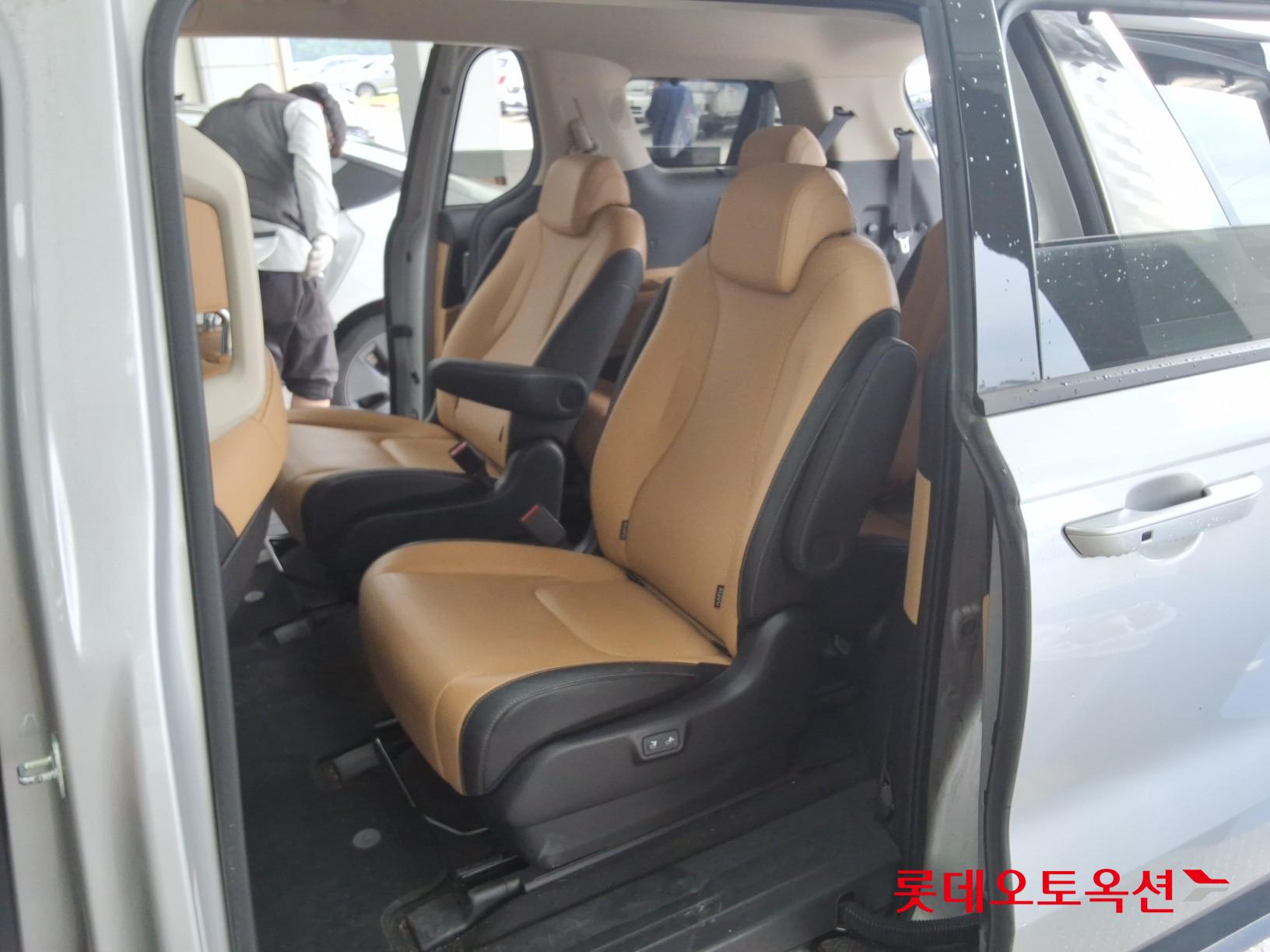 2022 - kia carnival