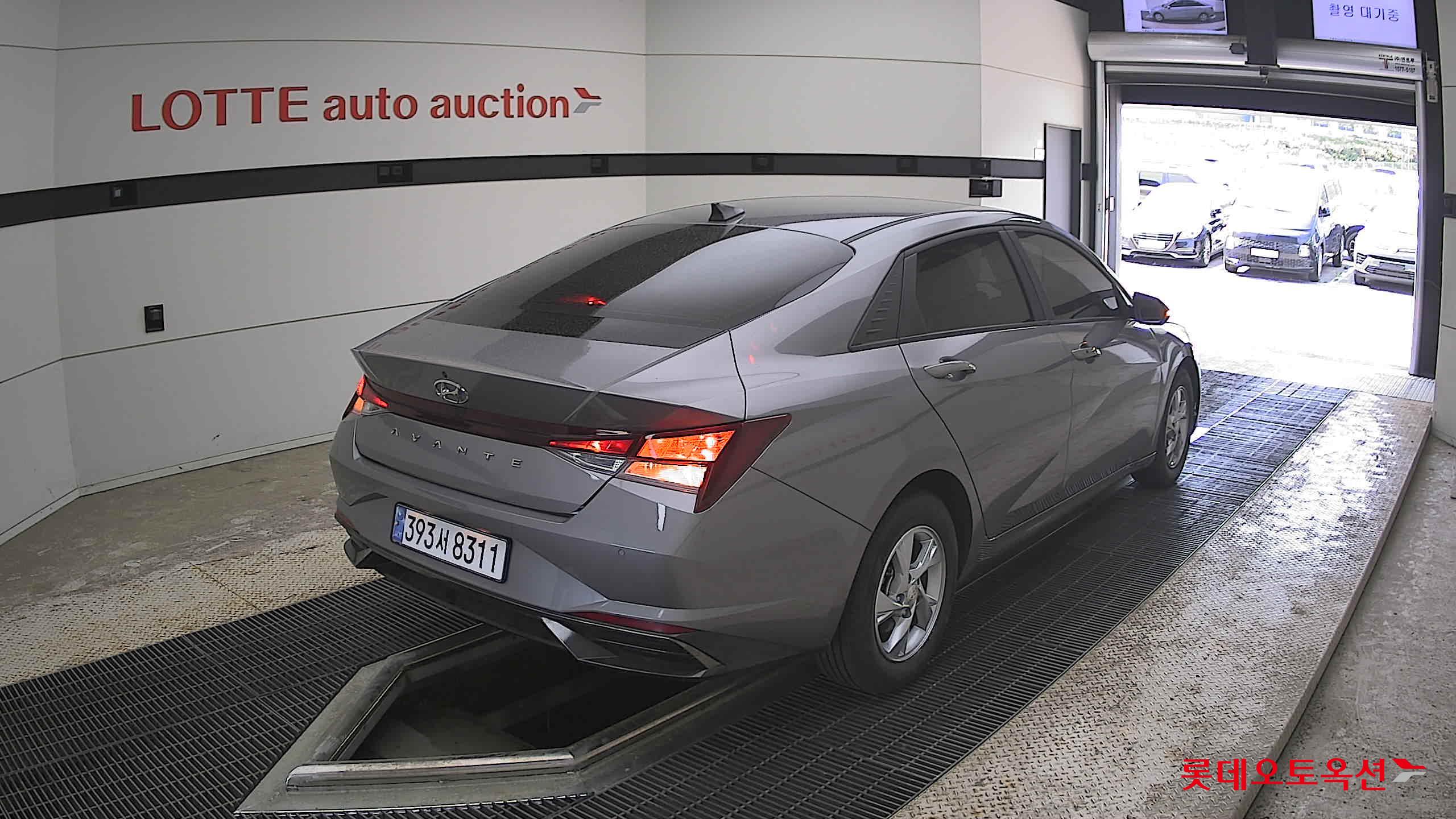 Hyundai Elantra - 5
