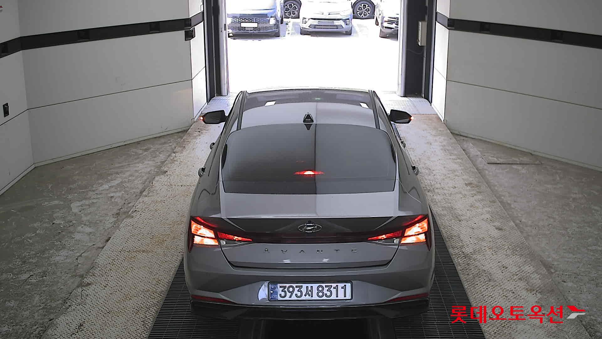 Hyundai Elantra - 17