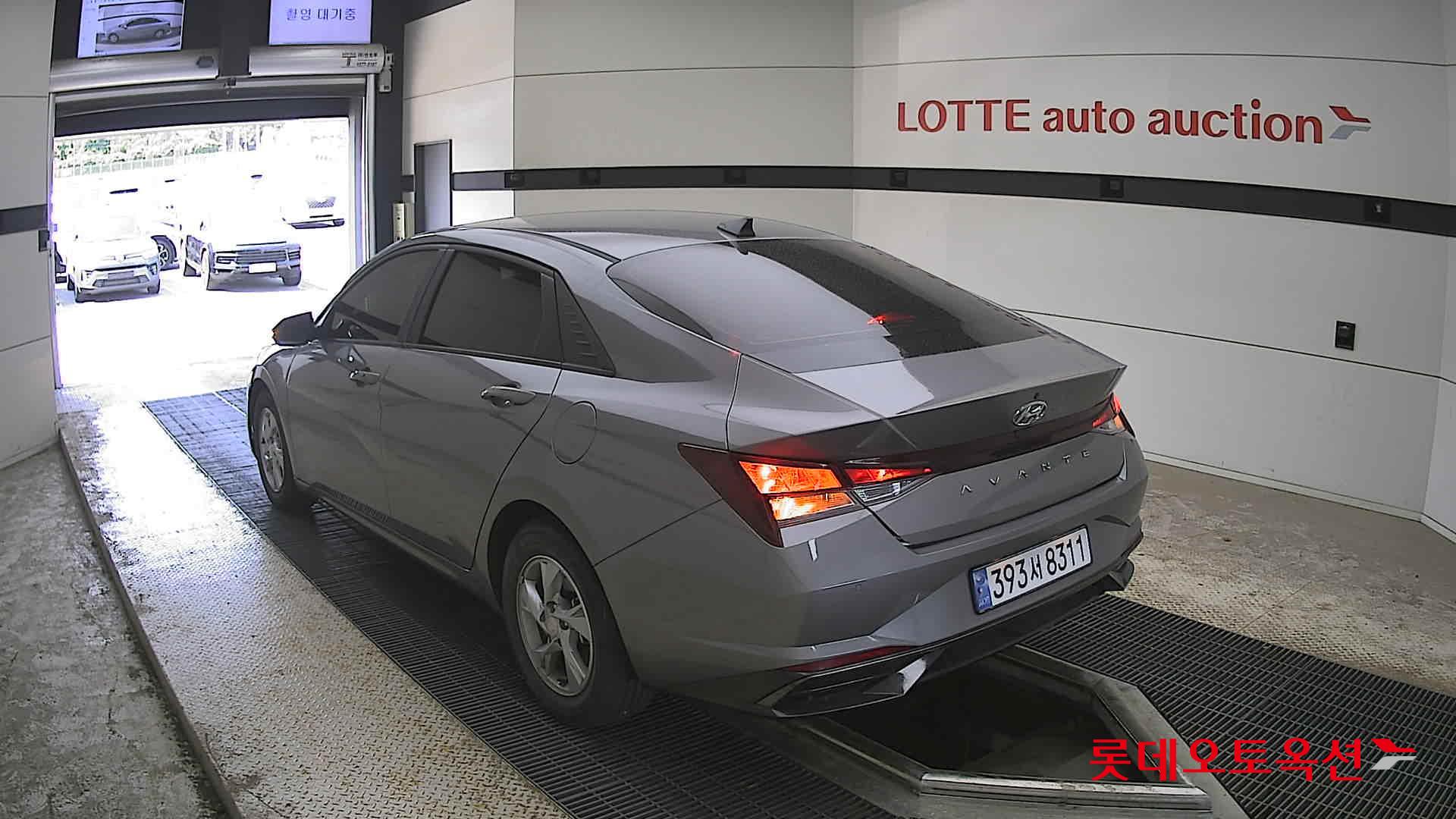 Hyundai Elantra - 4