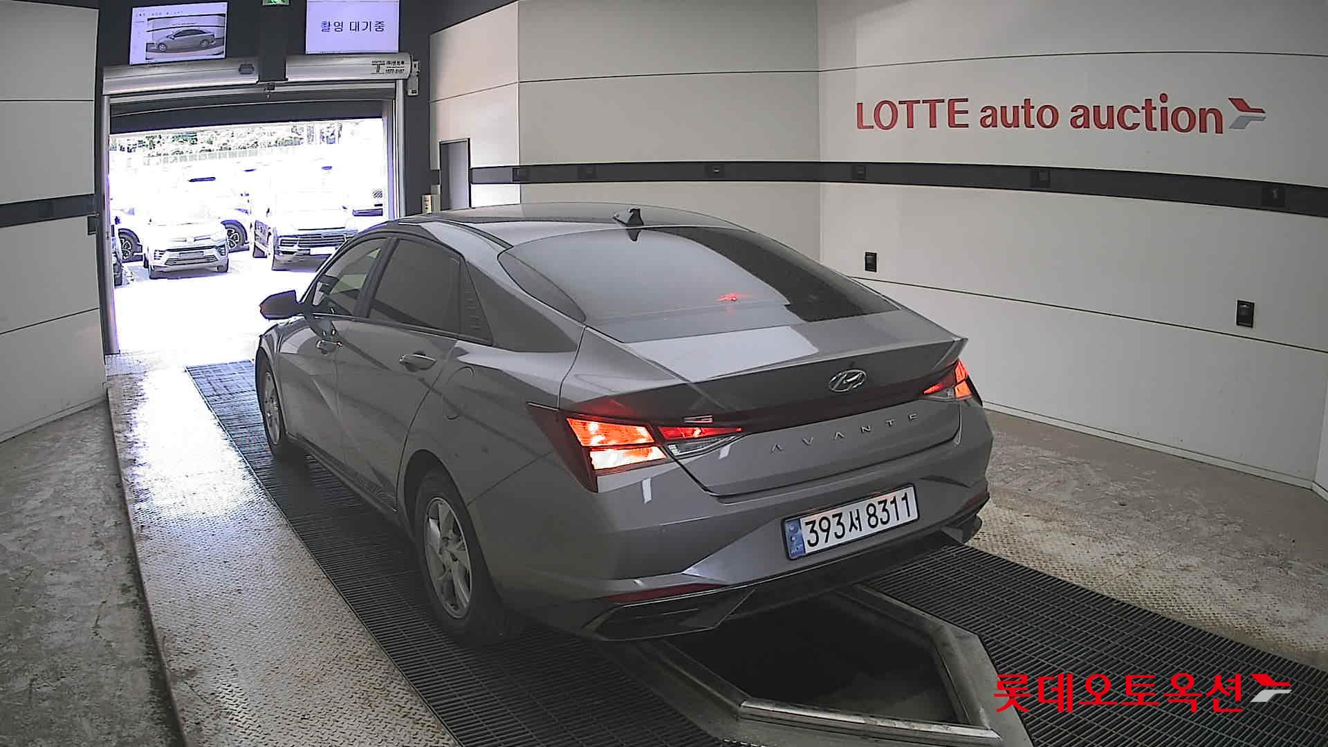 Hyundai Elantra - 16