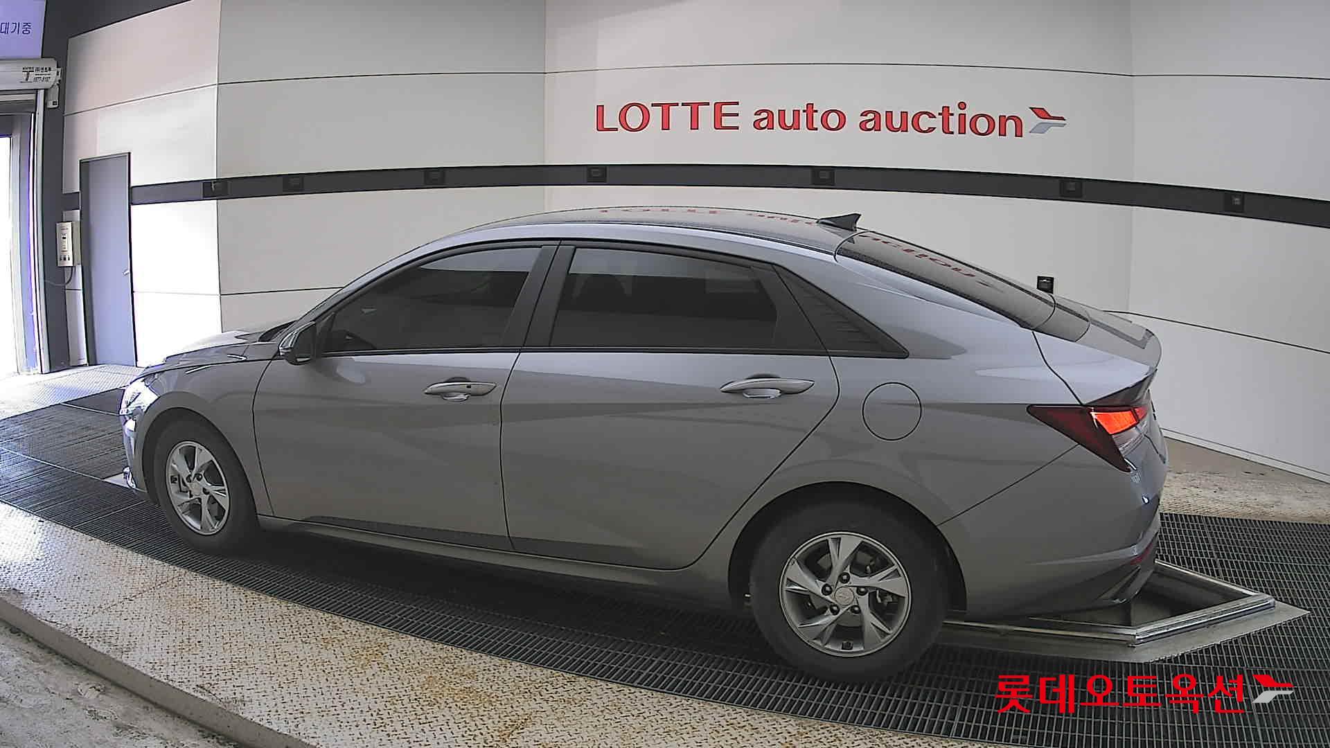 Hyundai Elantra - 14