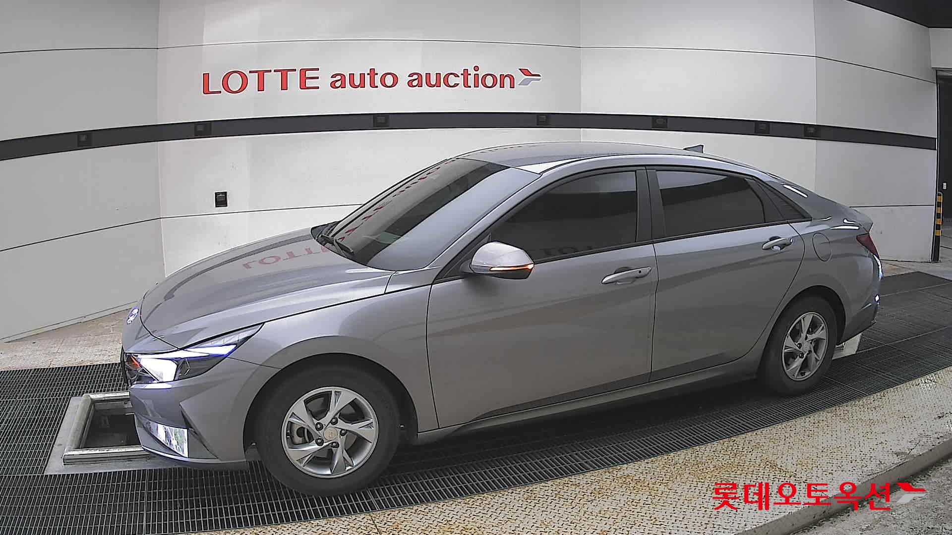 Hyundai Elantra - 12