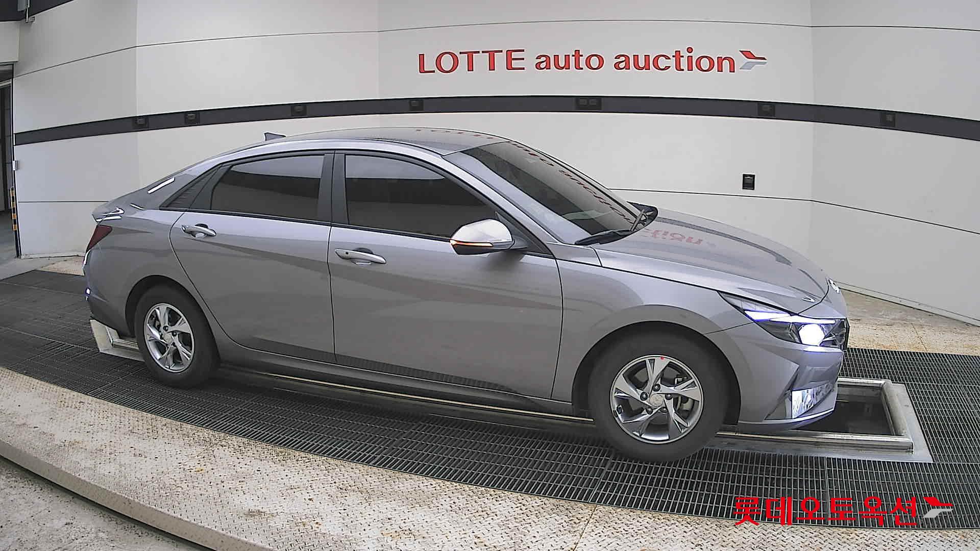 Hyundai Elantra - 22