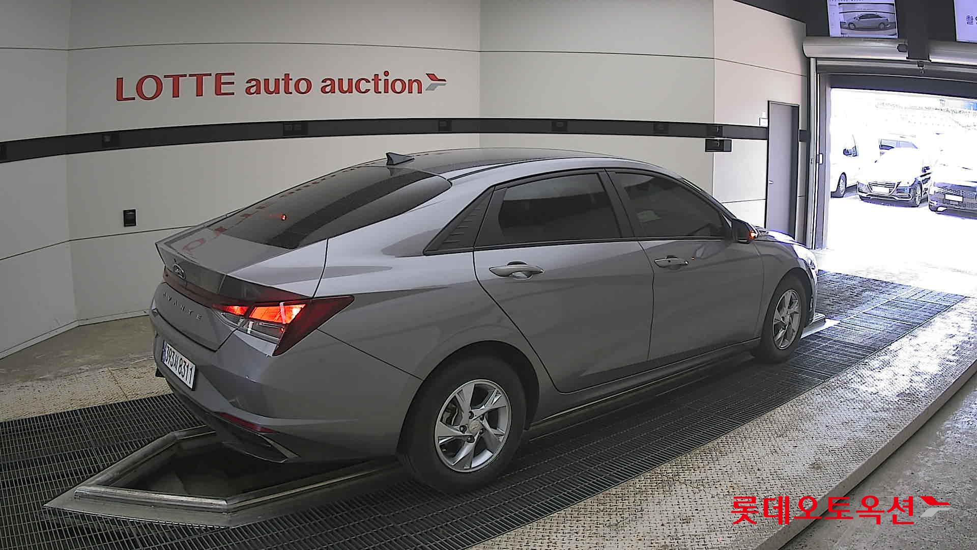 Hyundai Elantra - 19
