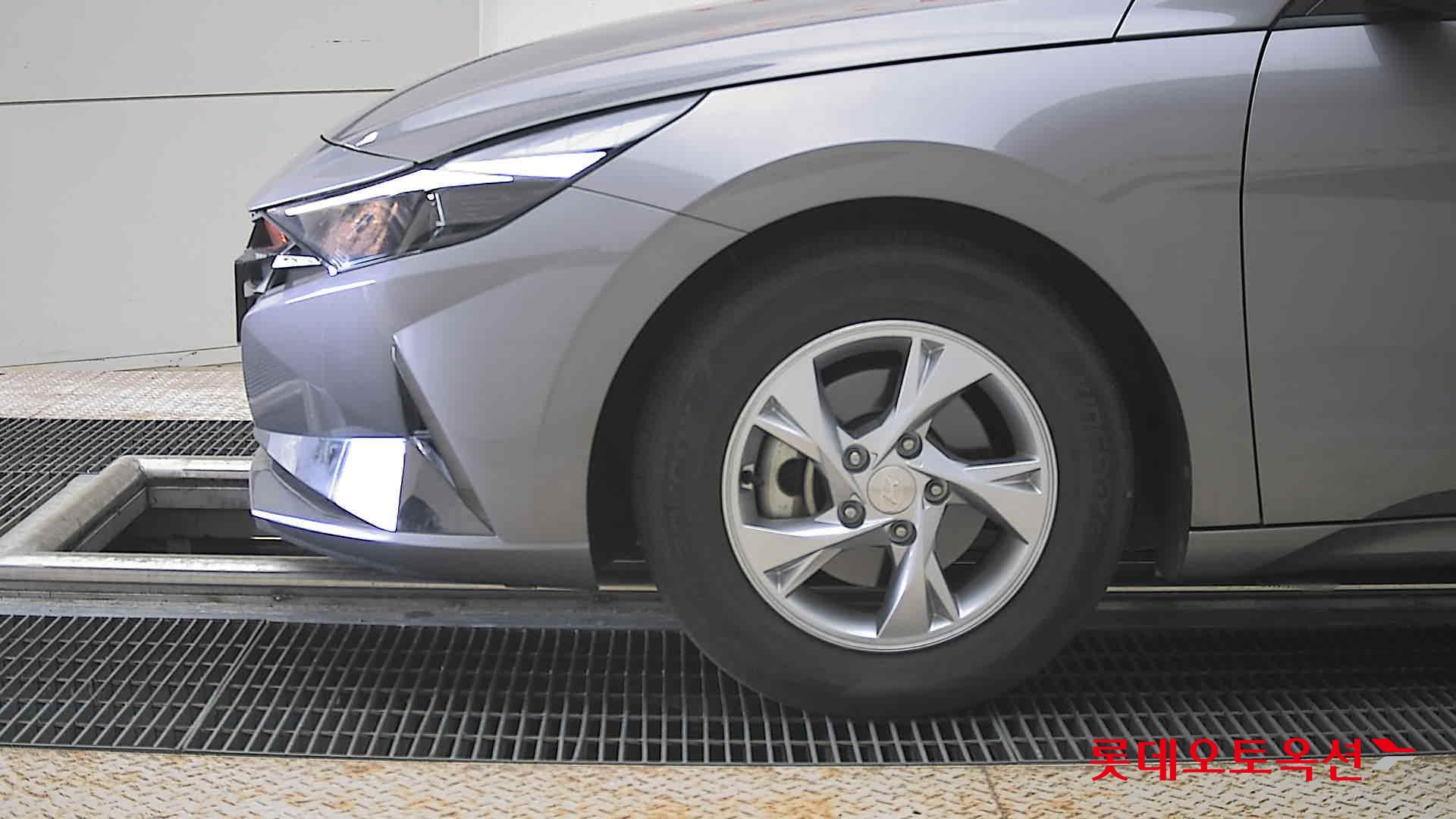 Hyundai Elantra - 25