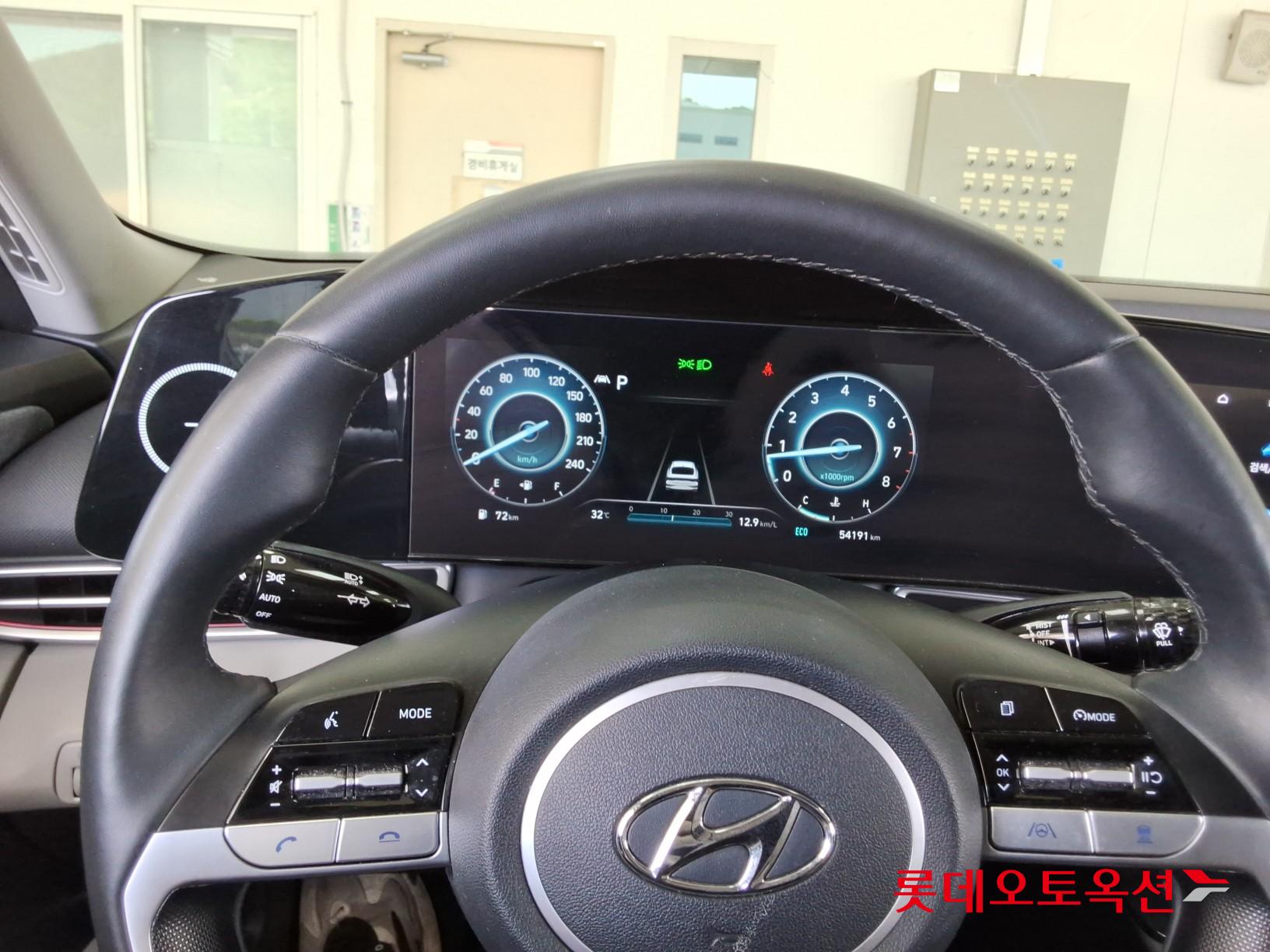Hyundai Elantra - 30