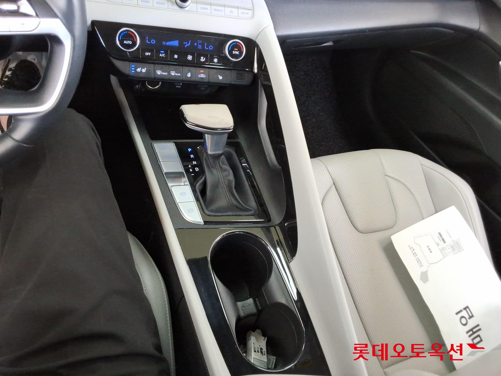 Hyundai Elantra - 34
