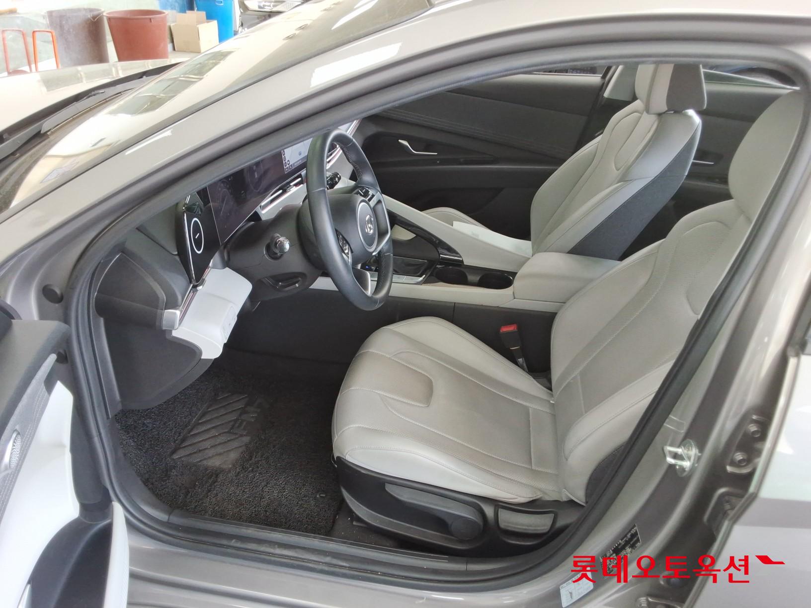Hyundai Elantra - 36