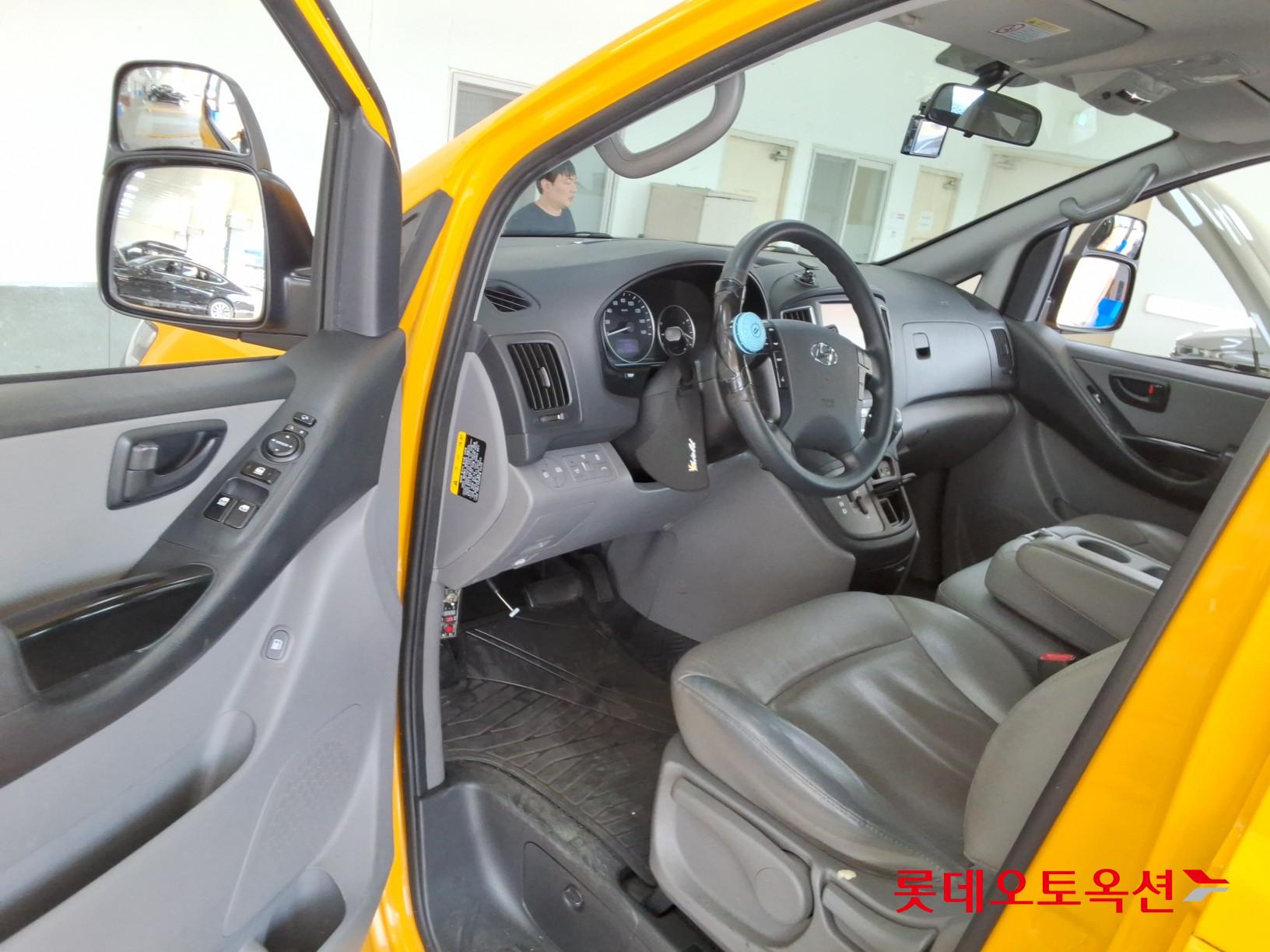 2019 - hyundai grand starex