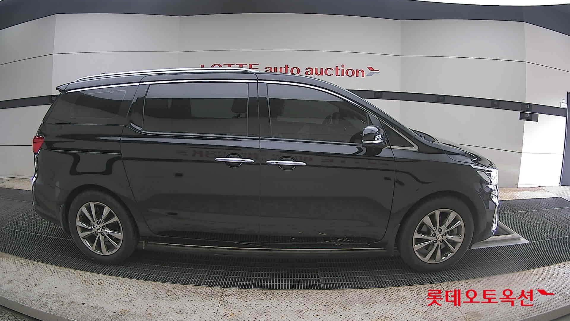 Kia New Carnival - 21