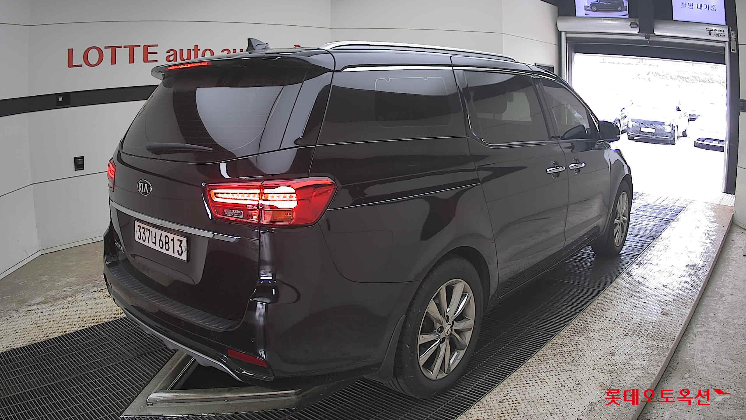 Kia New Carnival - 5