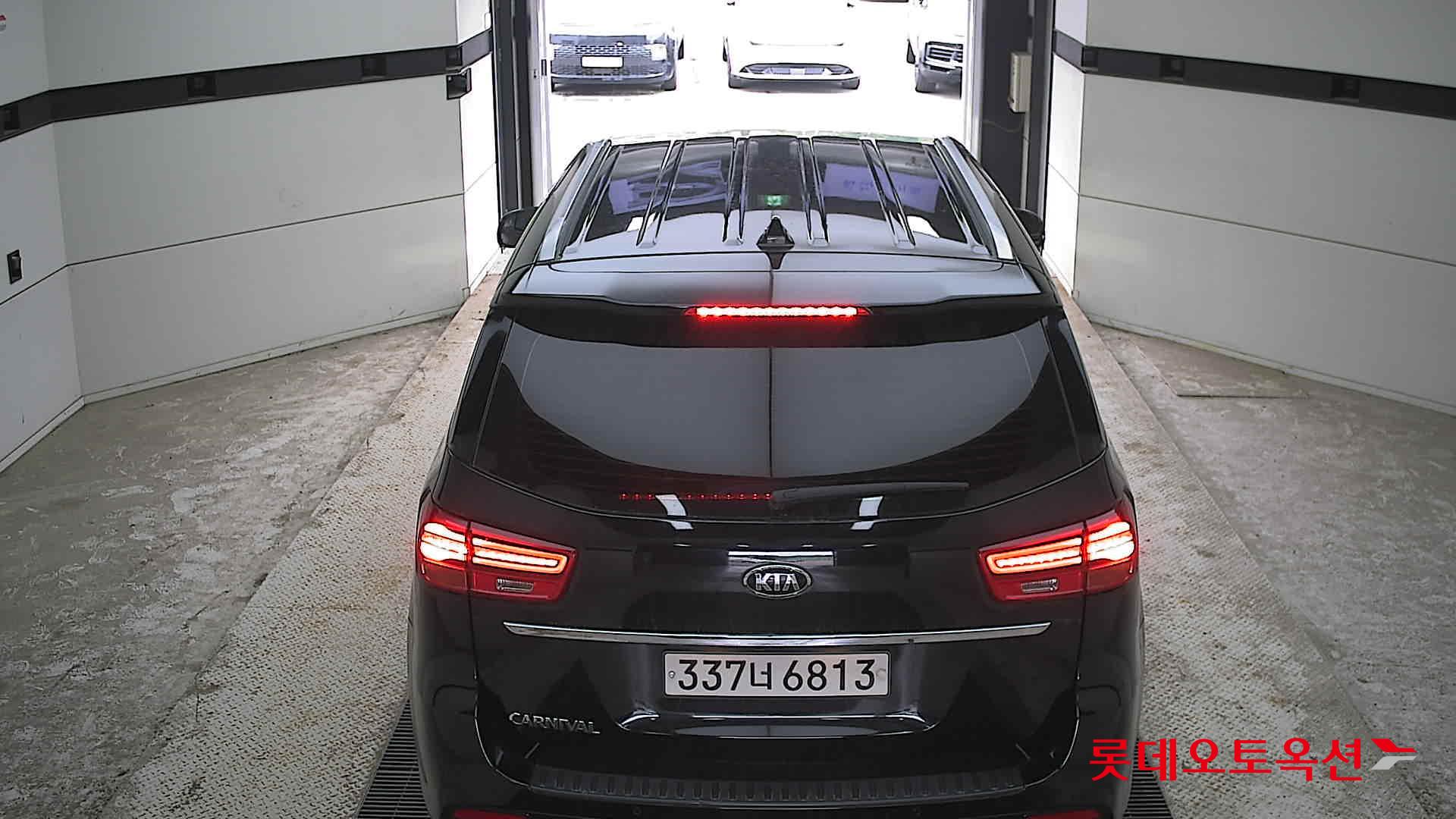 Kia New Carnival - 17