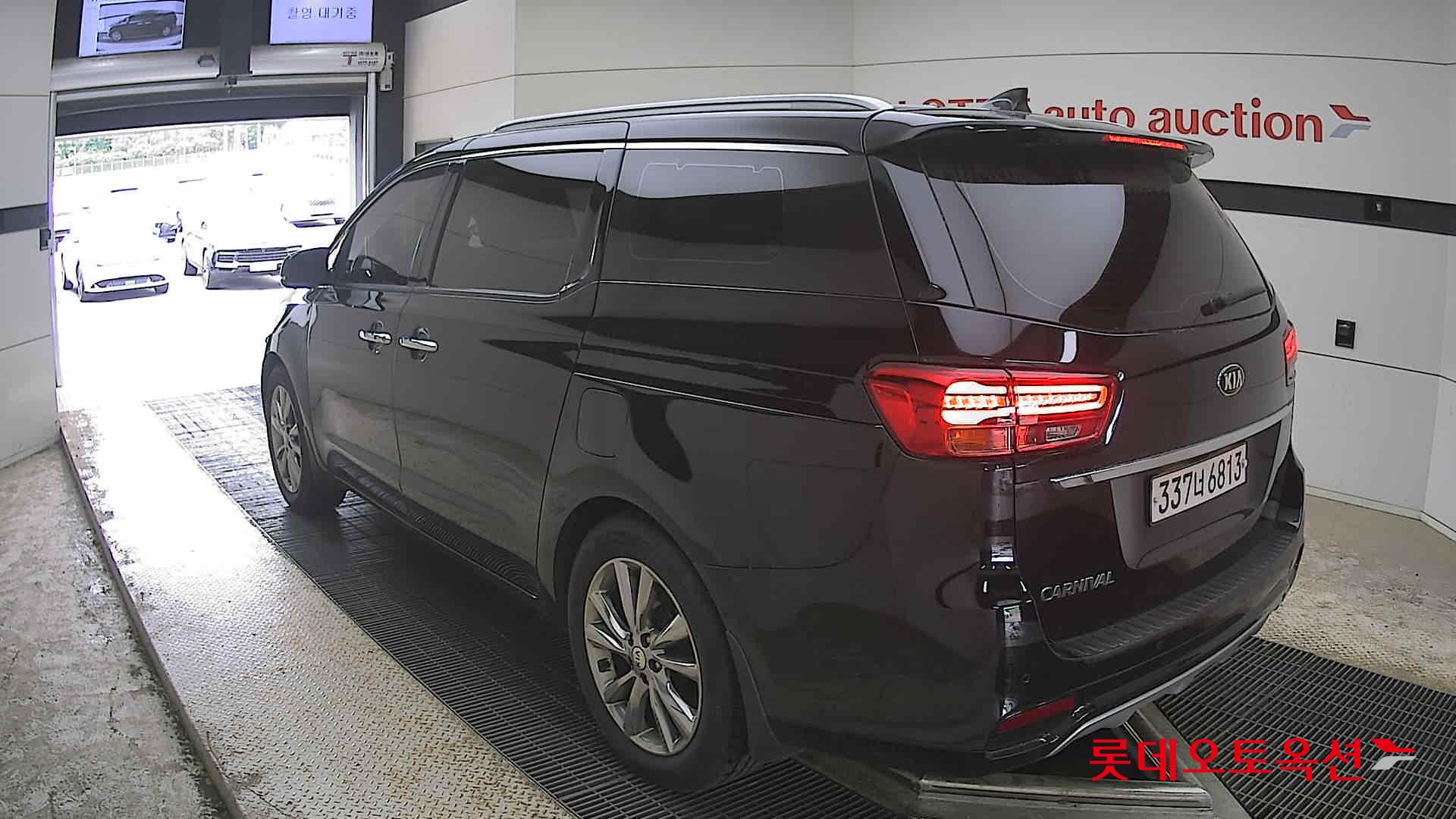 Kia New Carnival - 4