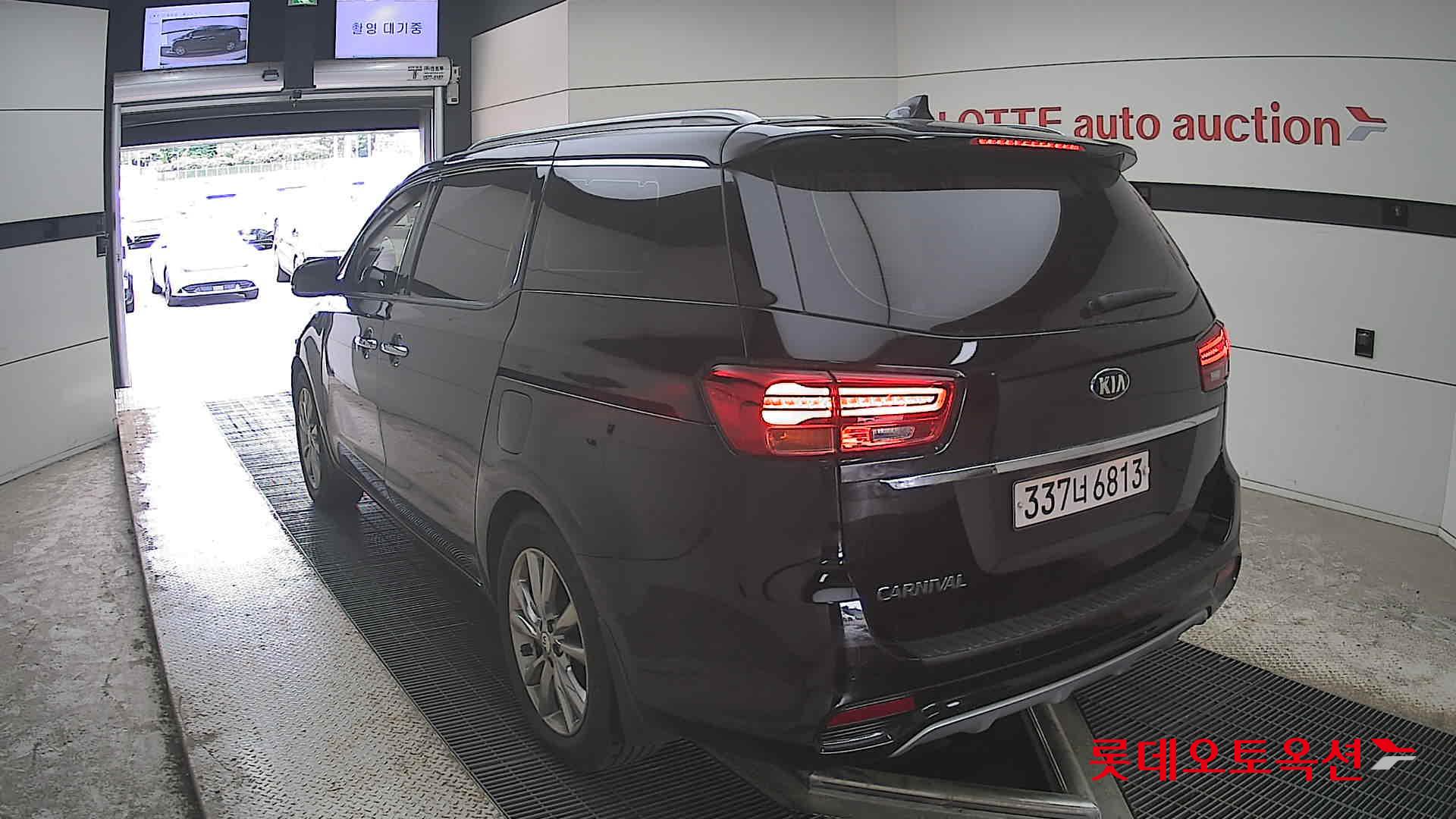 Kia New Carnival - 16