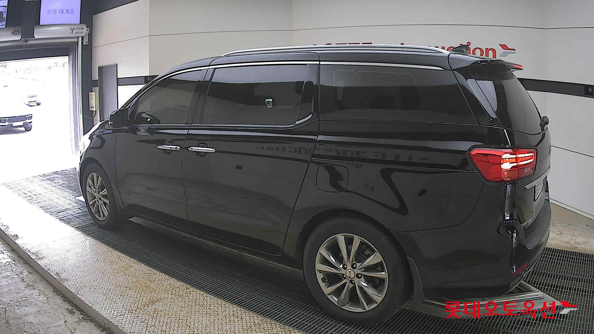 Kia New Carnival - 15