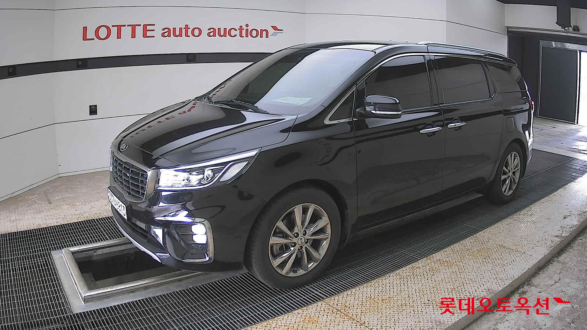 Kia New Carnival - 11