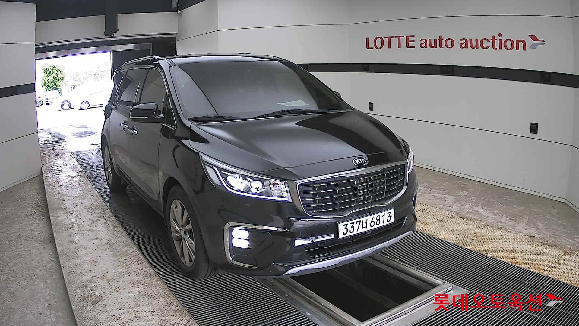 Kia New Carnival - 24