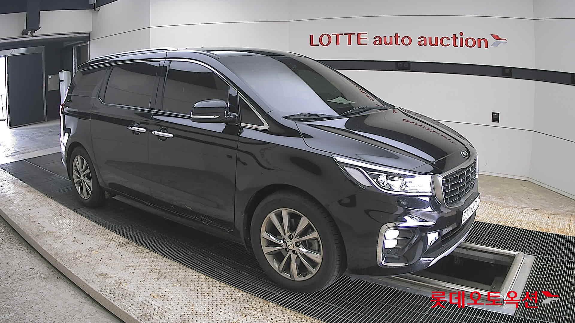 Kia New Carnival - 23