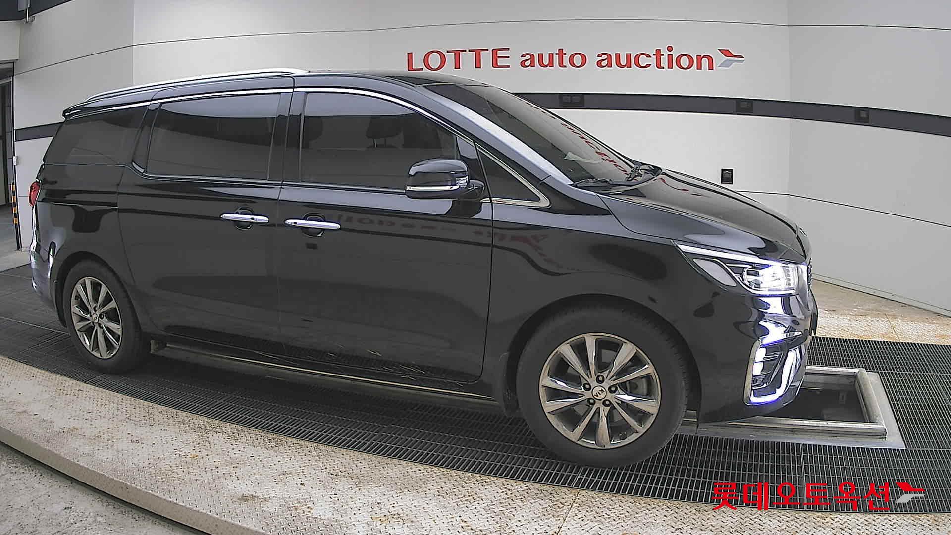 Kia New Carnival - 22