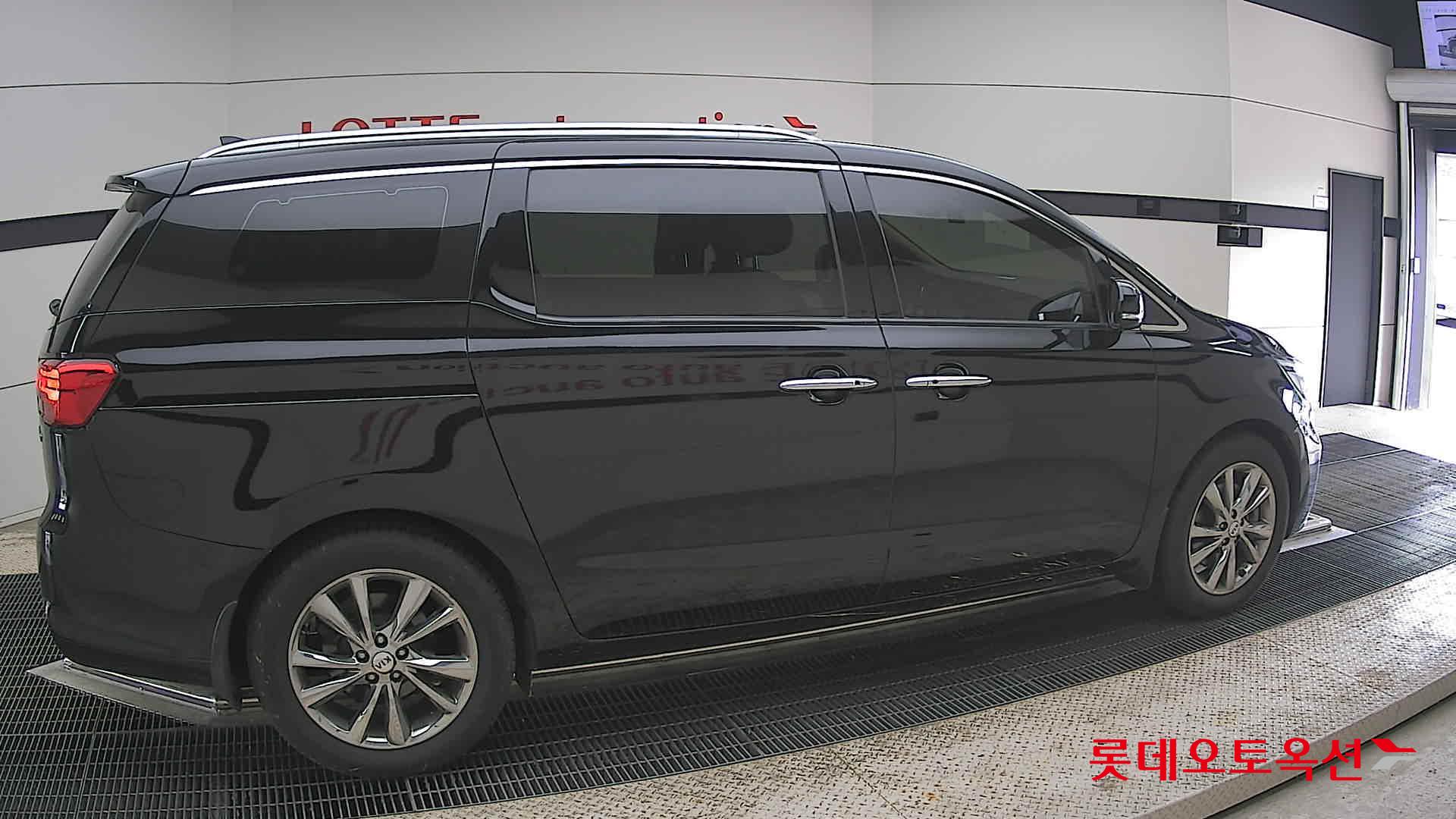 Kia New Carnival - 20