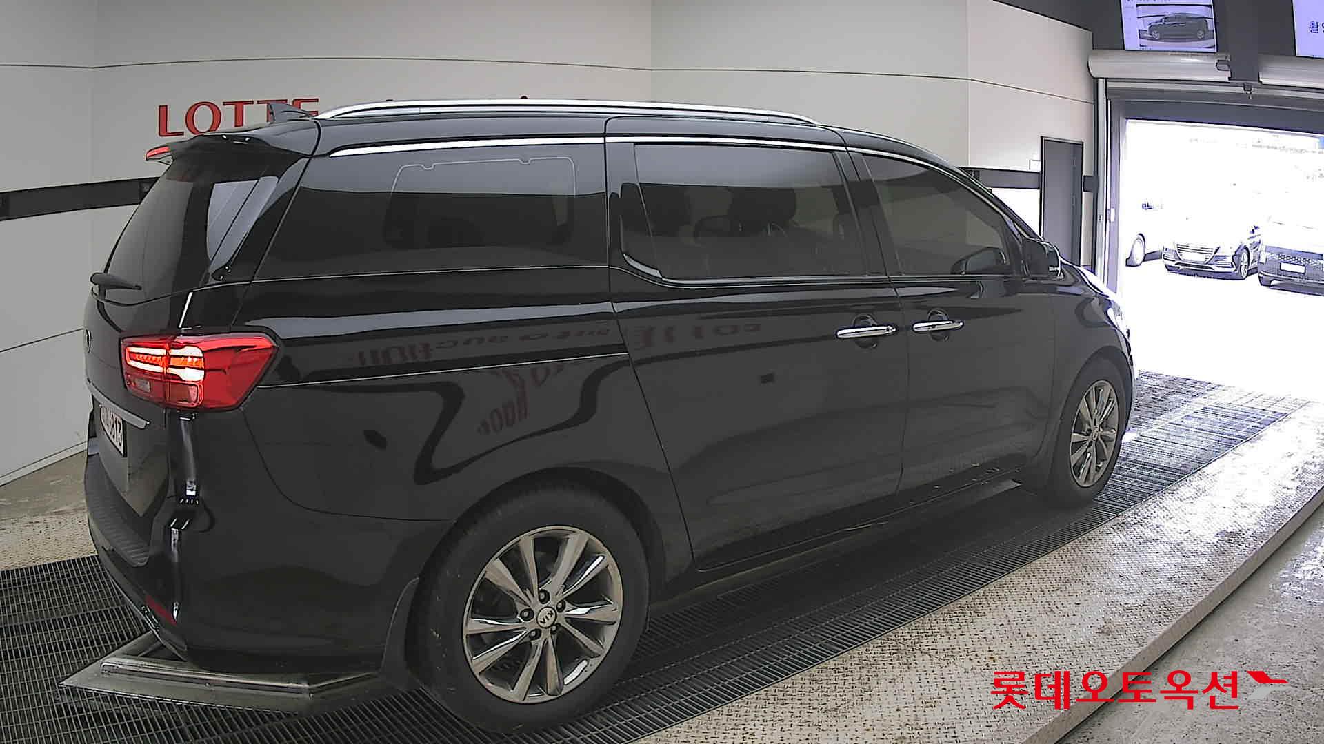 Kia New Carnival - 19