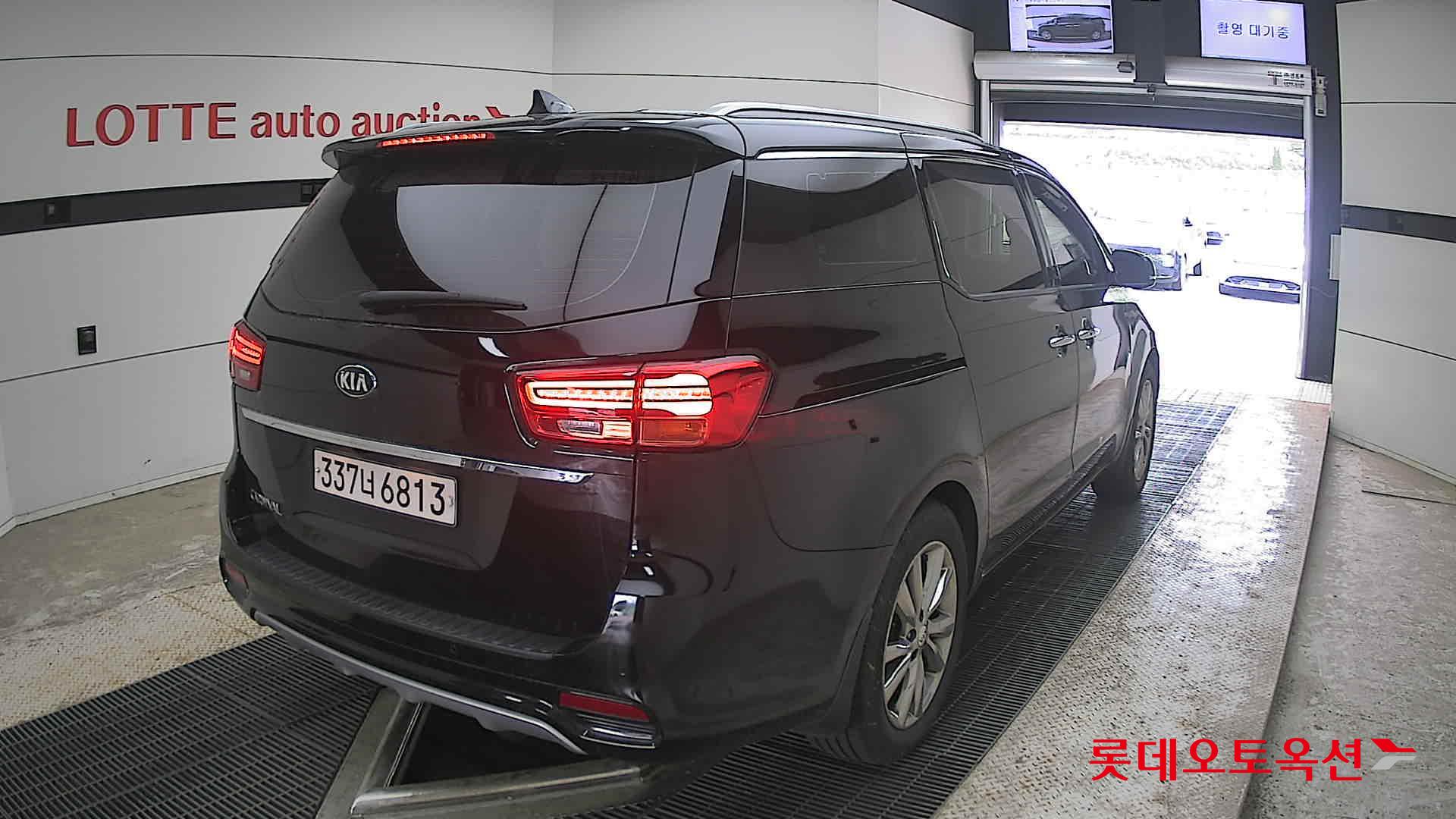 Kia New Carnival - 18