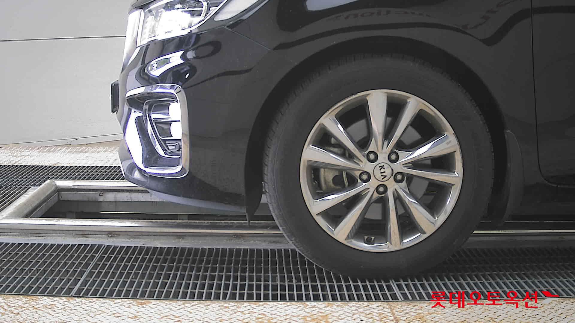 Kia New Carnival - 25