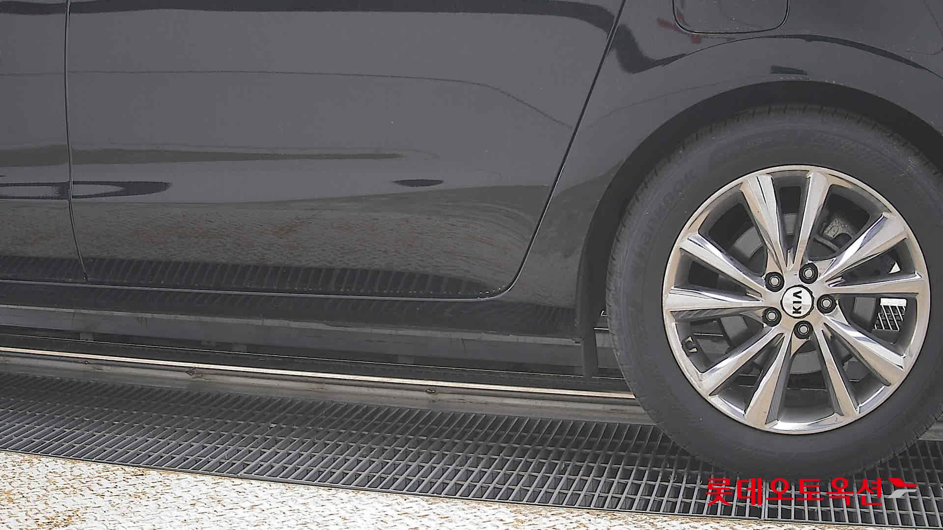 Kia New Carnival - 26