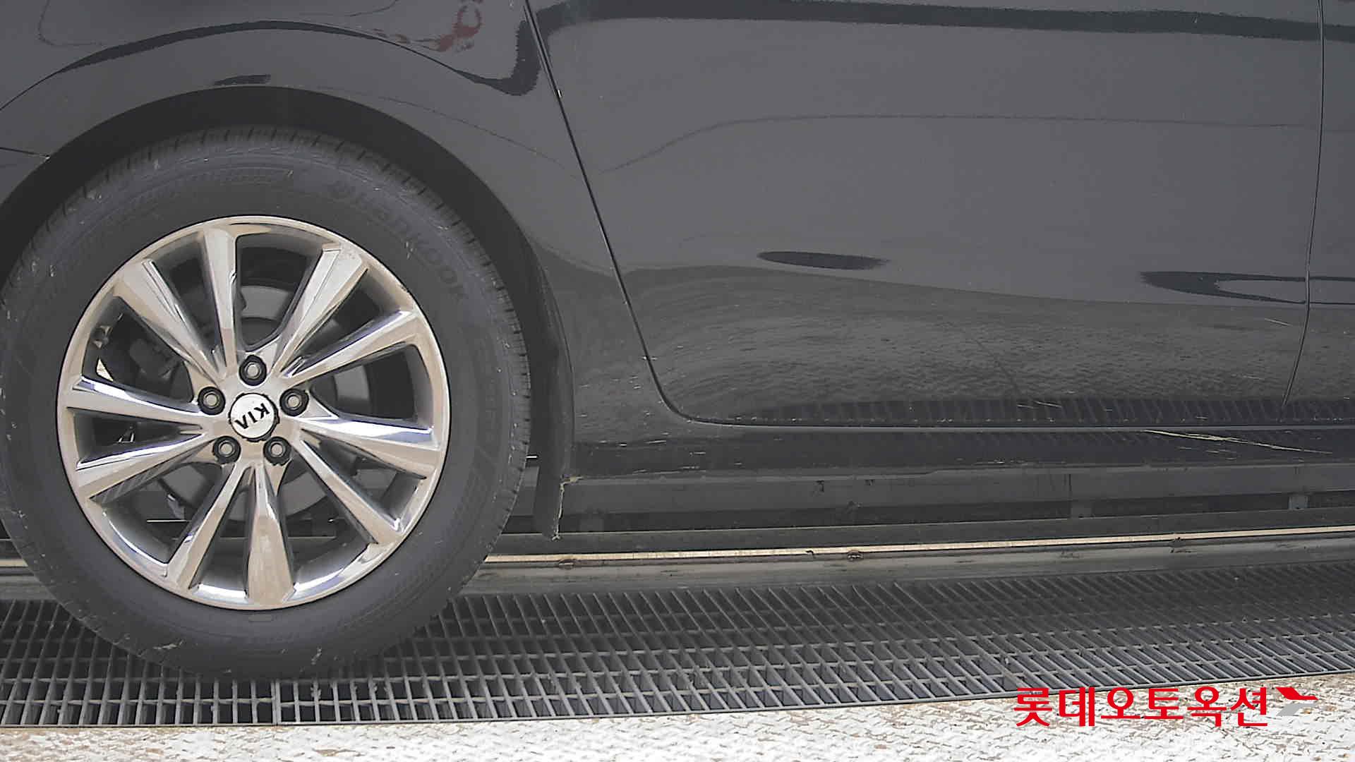 Kia New Carnival - 28