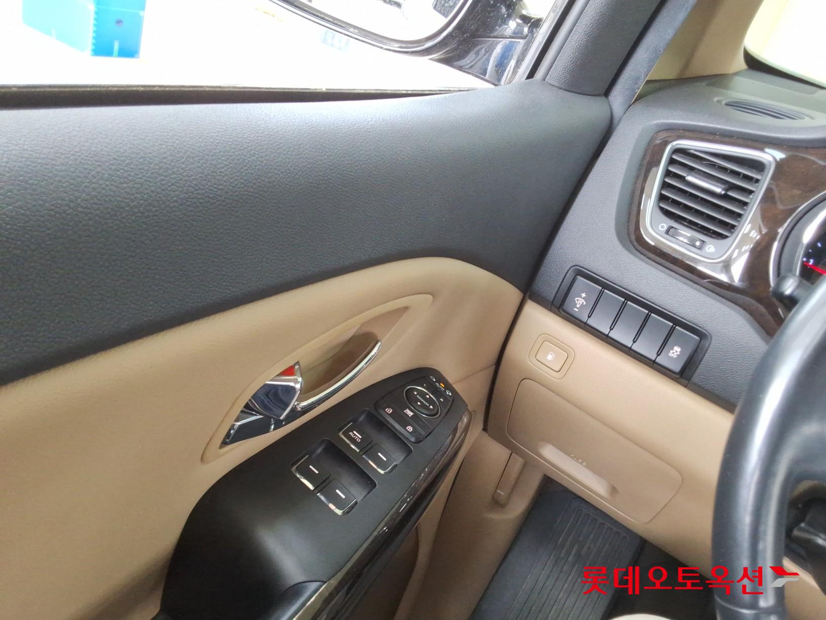 Kia New Carnival - 29