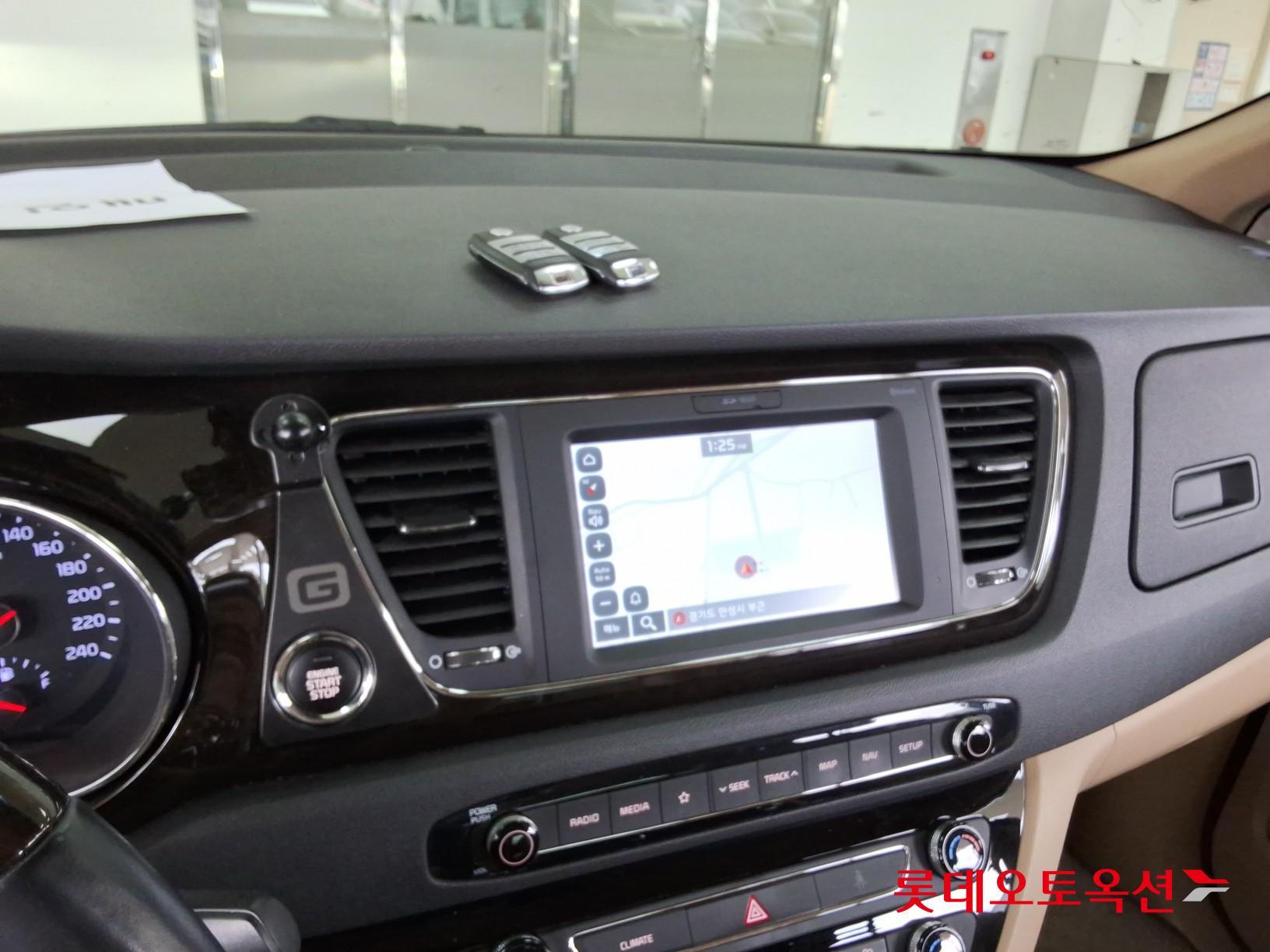 Kia New Carnival - 32