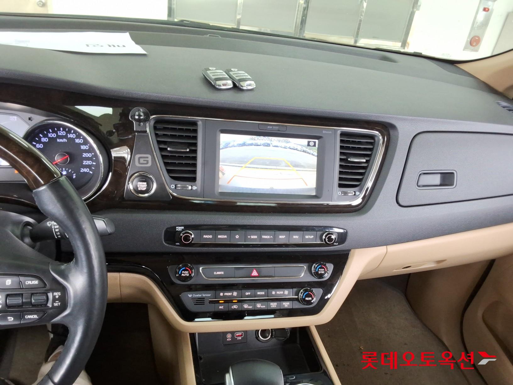 Kia New Carnival - 33