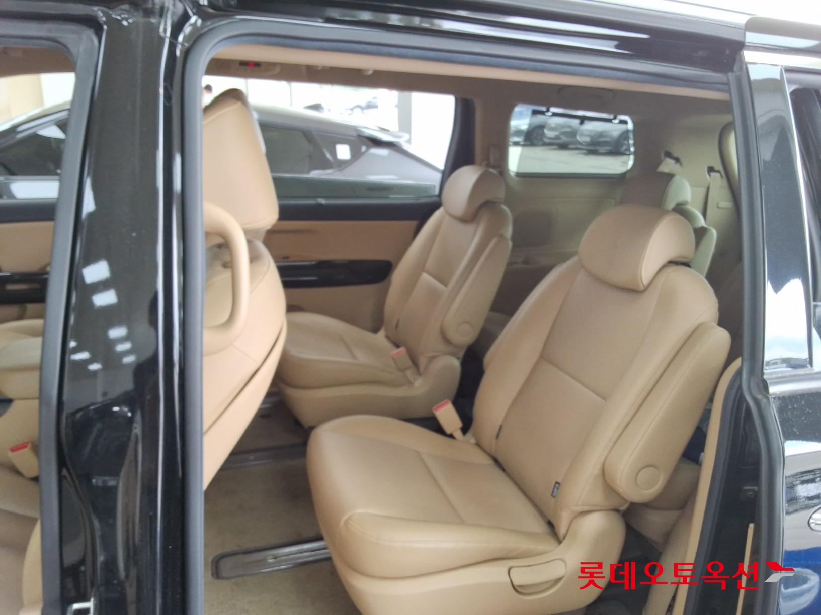Kia New Carnival - 37