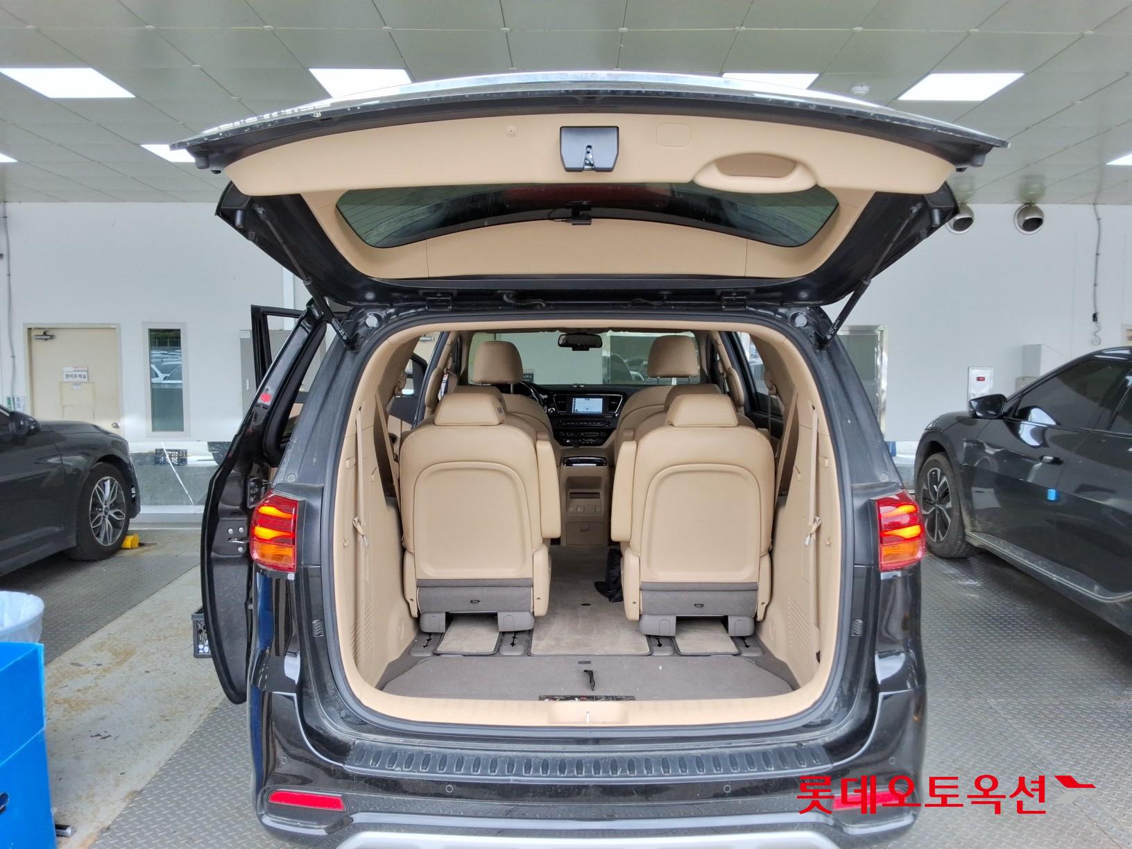 Kia New Carnival - 9