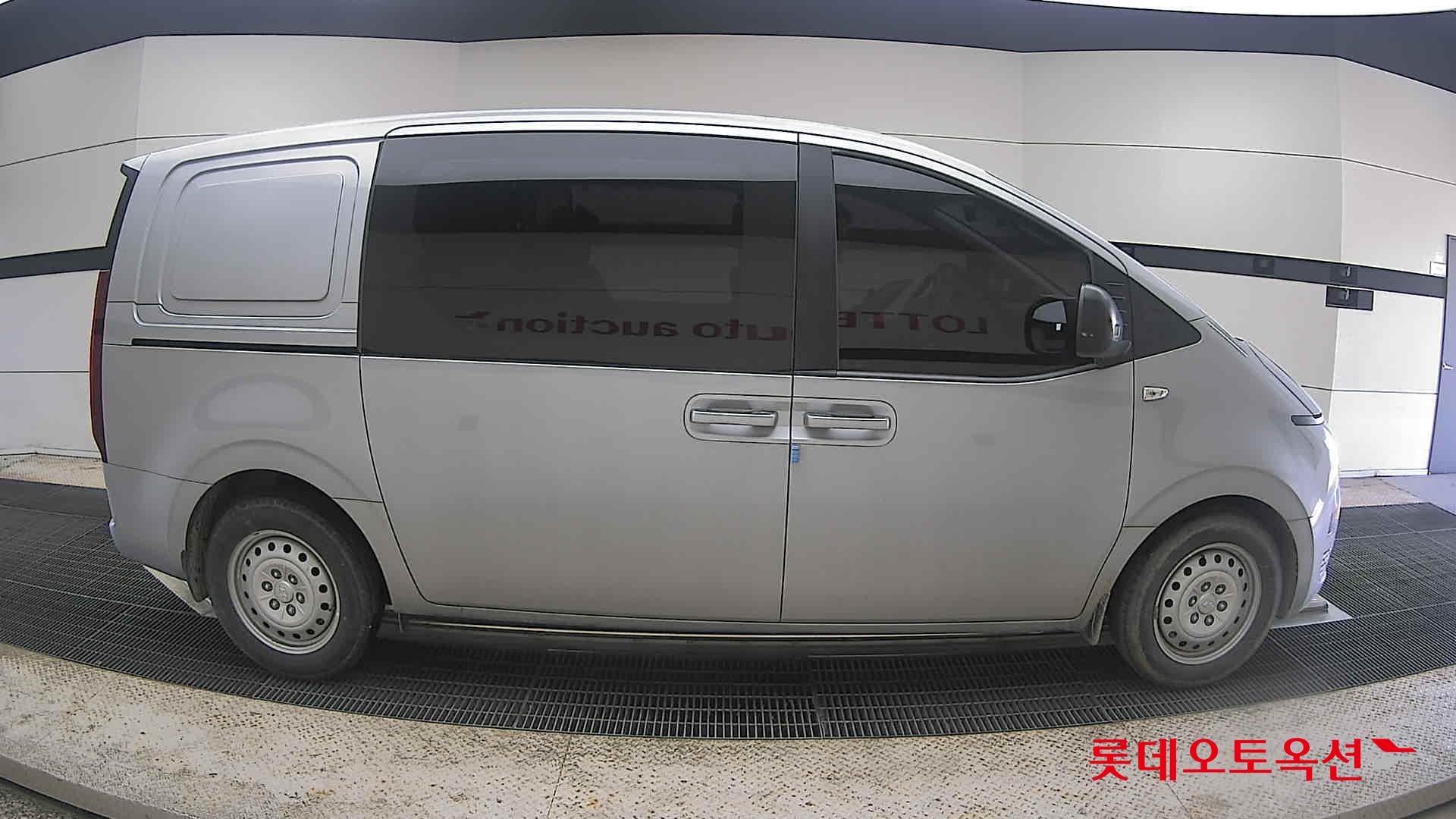 Hyundai Staria - 21