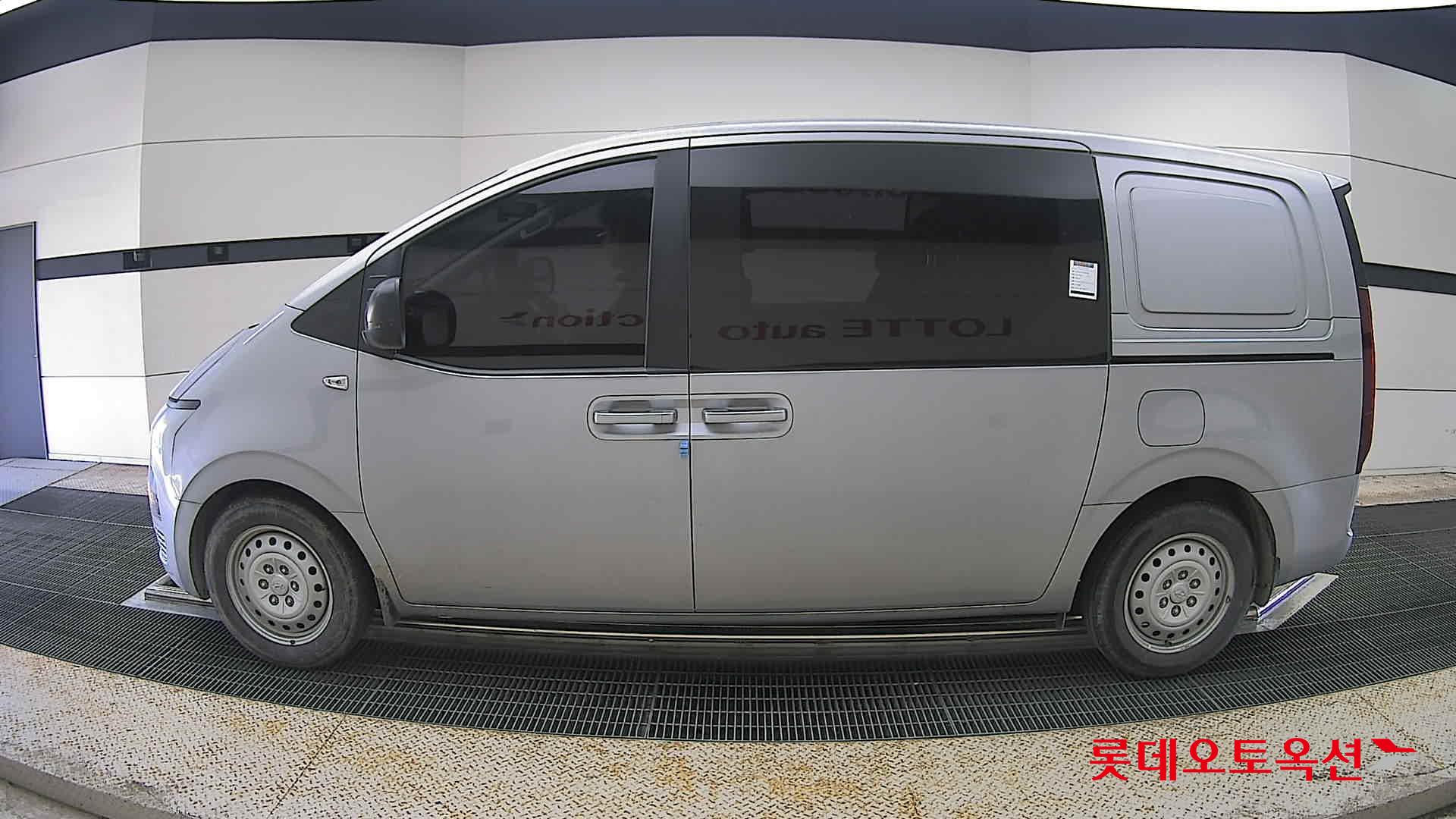 Hyundai Staria - 13