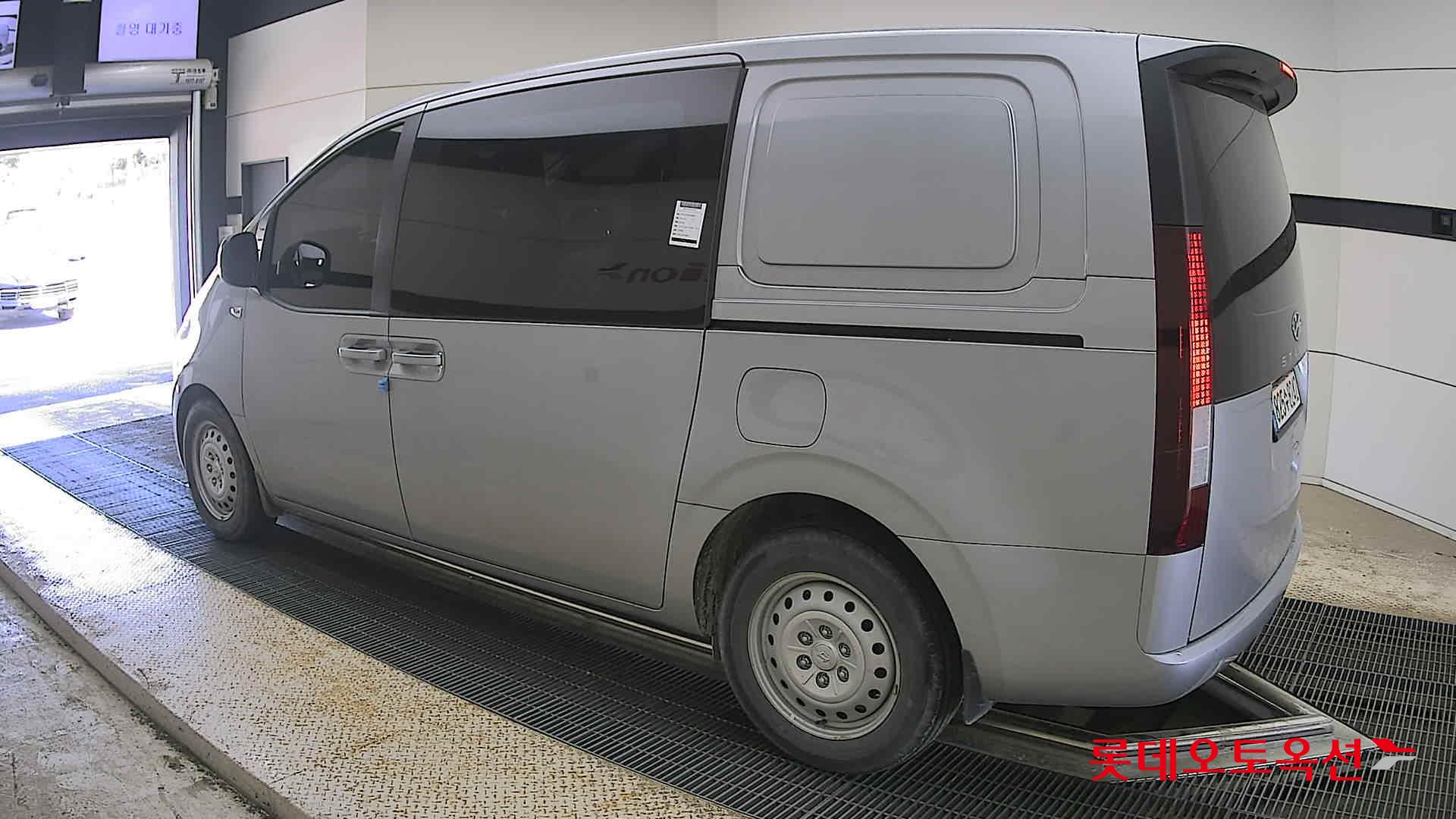 Hyundai Staria - 15
