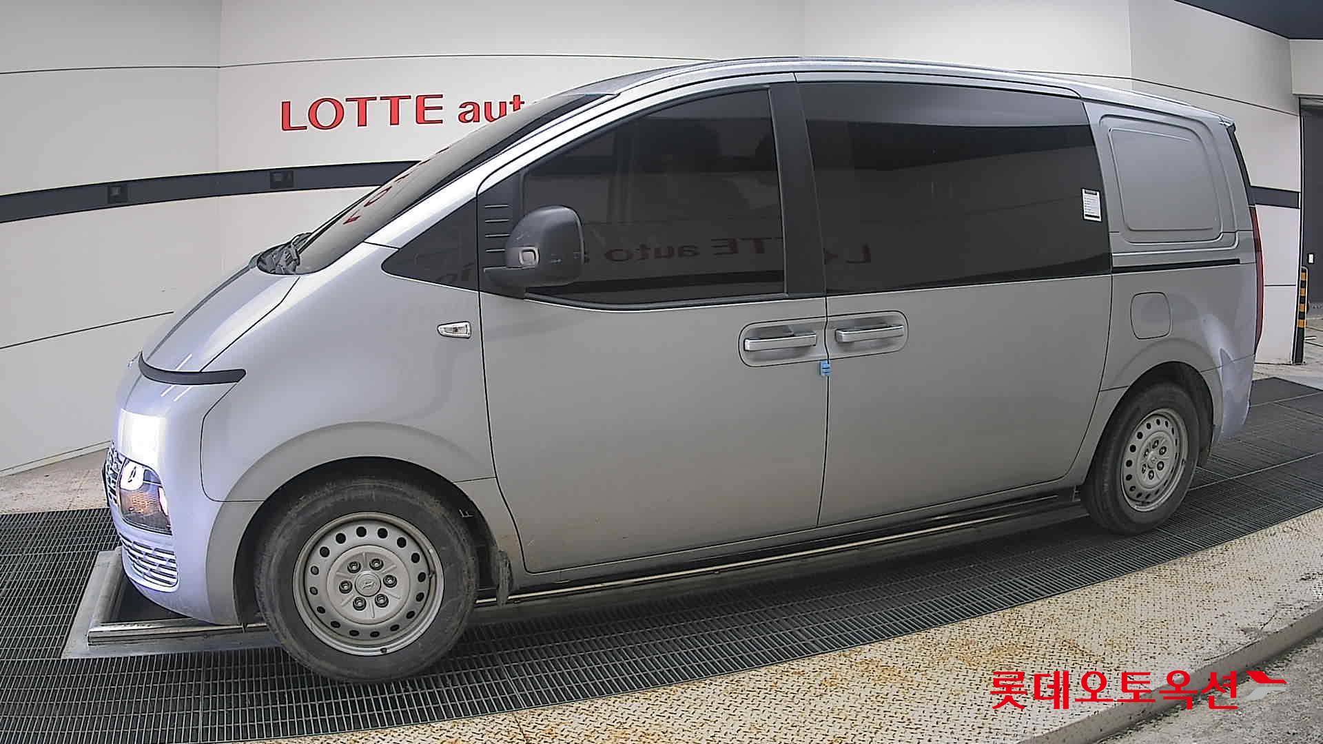 Hyundai Staria - 12