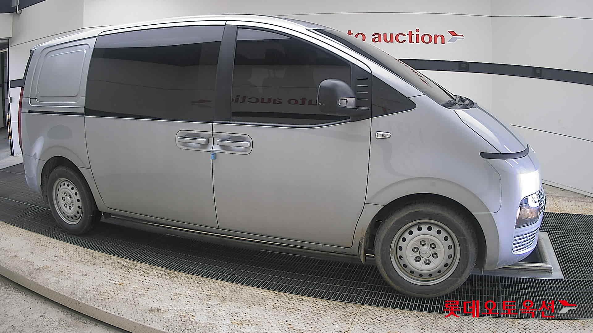 Hyundai Staria - 22