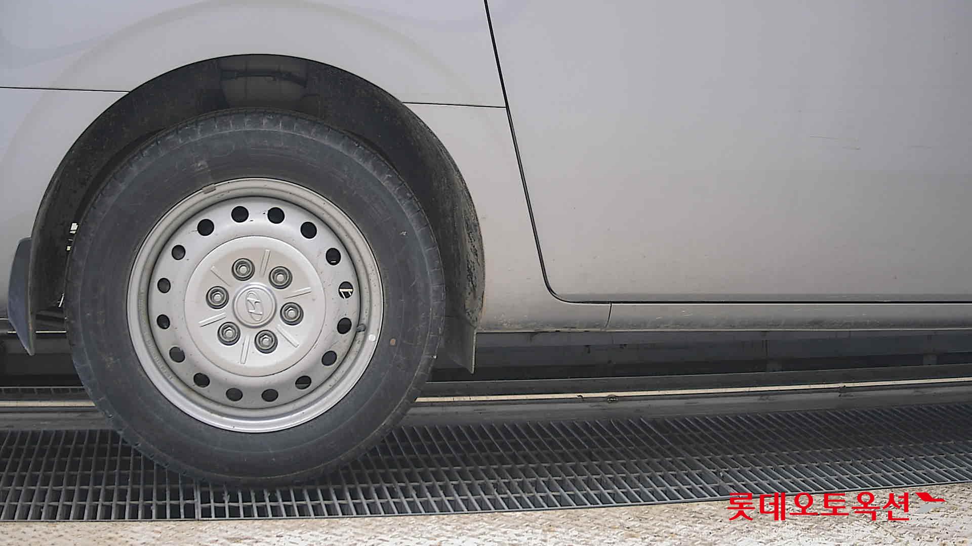 Hyundai Staria - 28