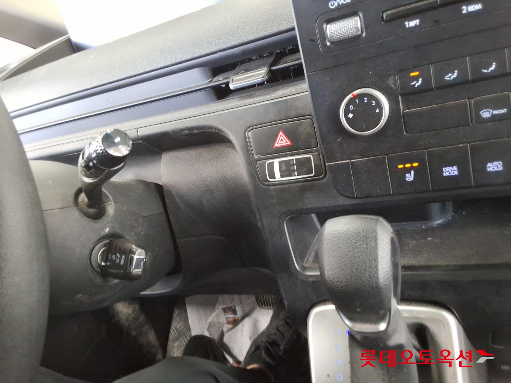 Hyundai Staria - 34
