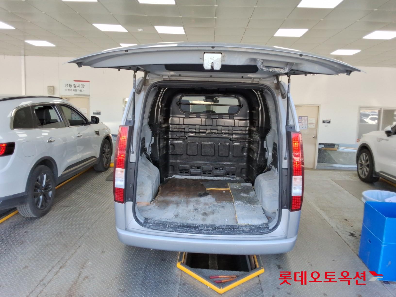 Hyundai Staria - 9