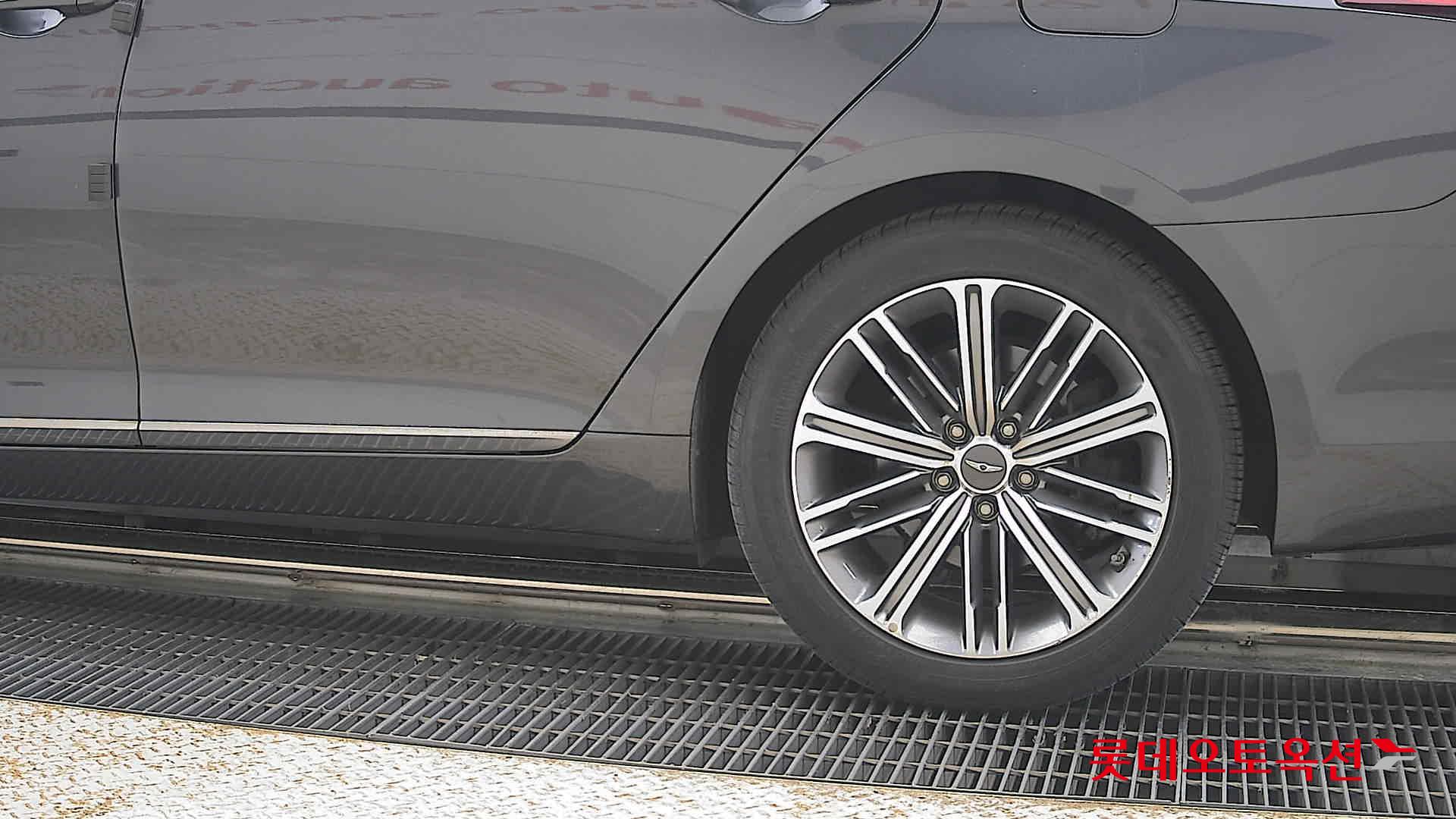 Genesis G80 - 26