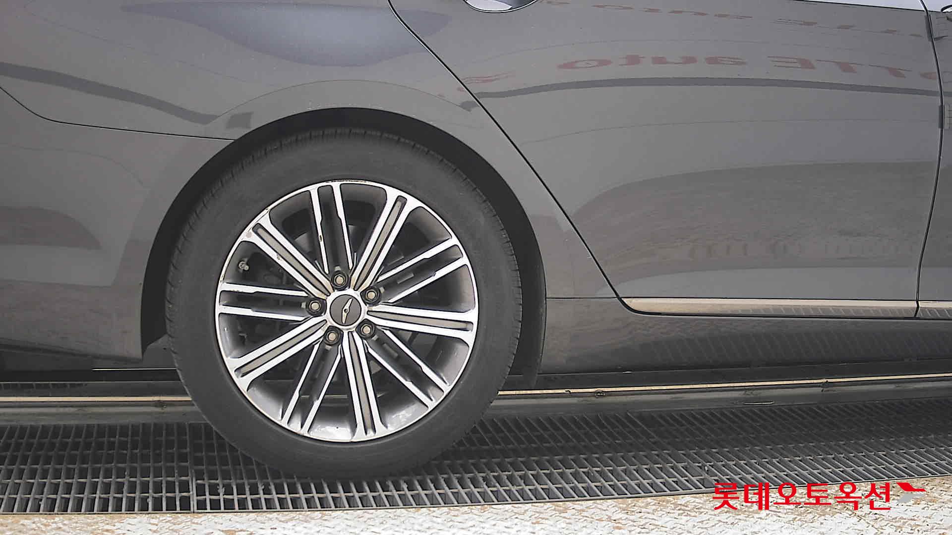 Genesis G80 - 28