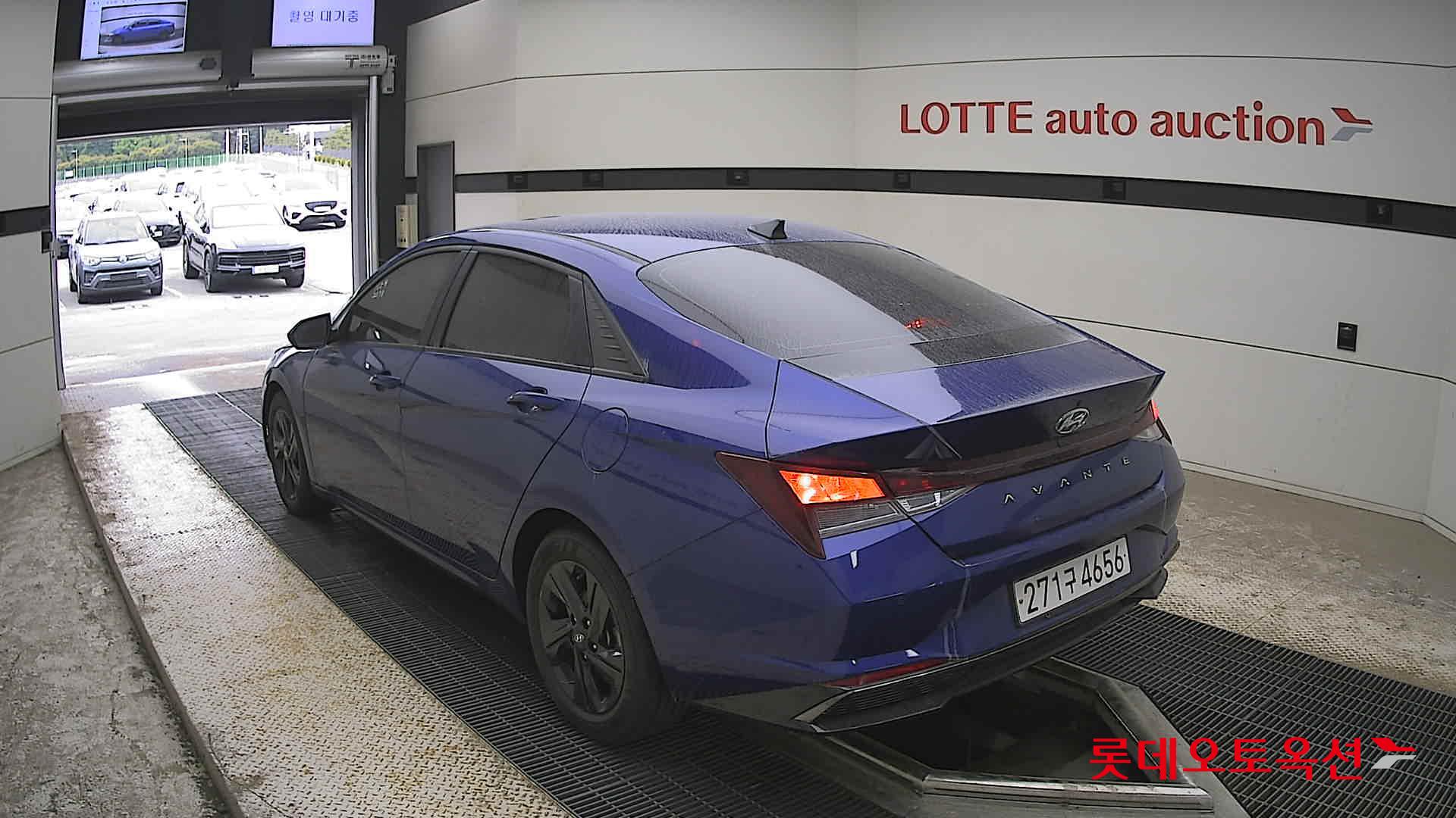 Hyundai Elantra - 4