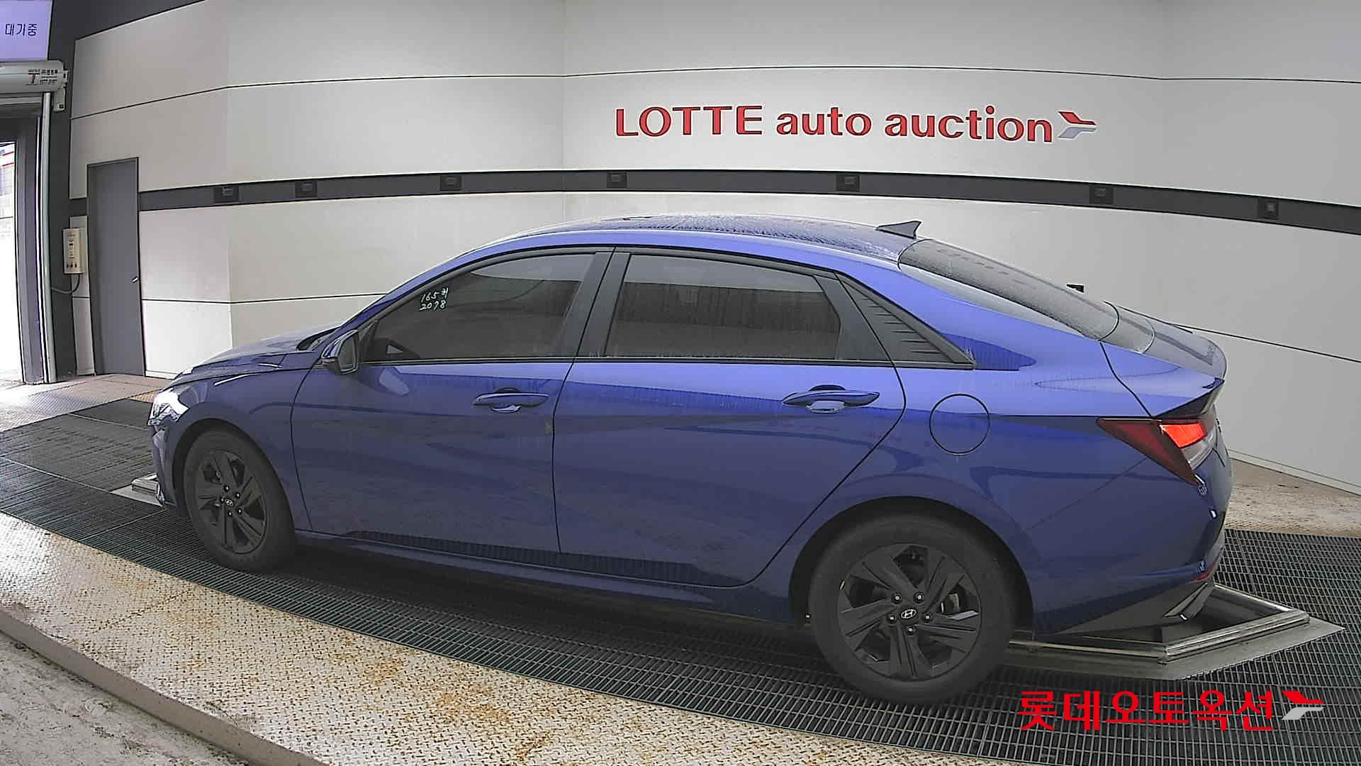 Hyundai Elantra - 14