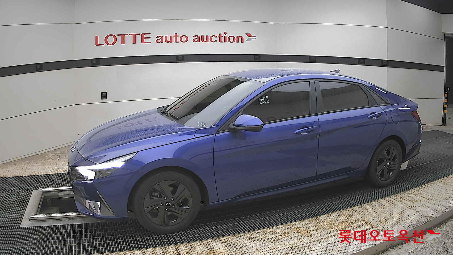 Hyundai Elantra - 12