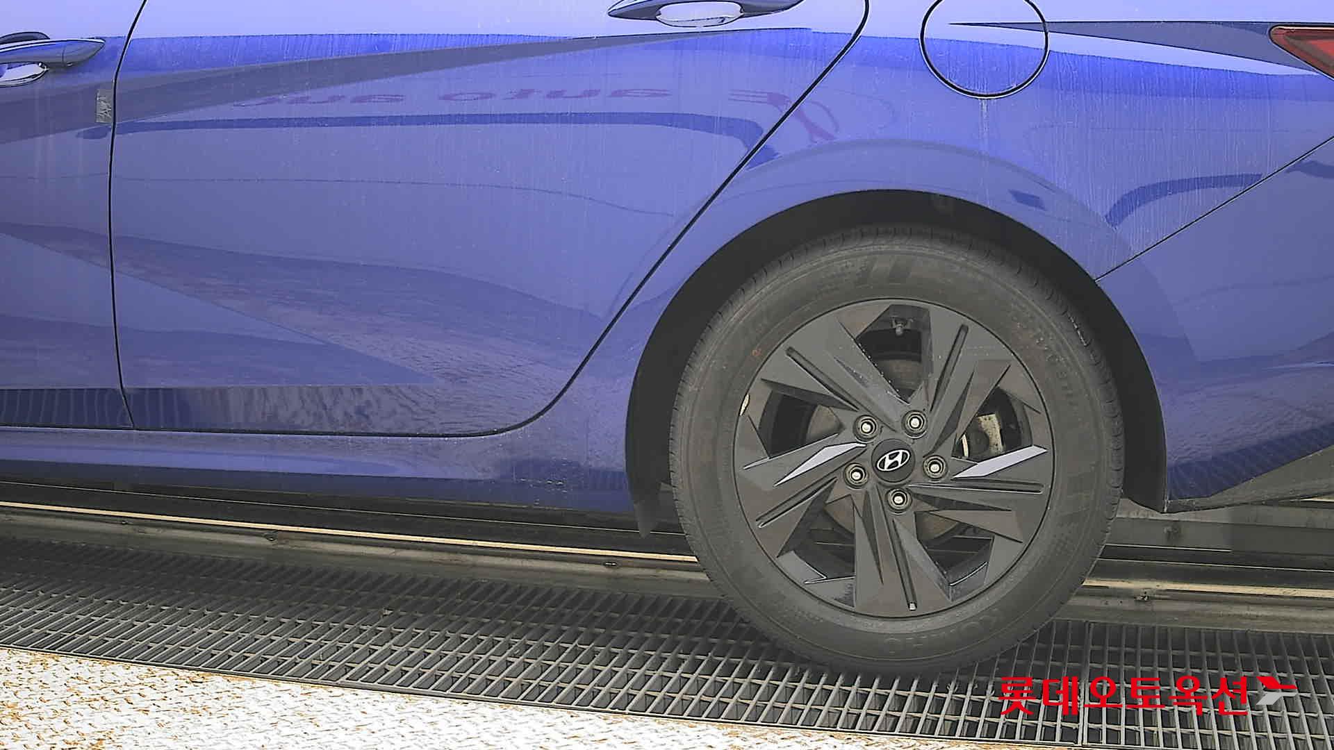 Hyundai Elantra - 26